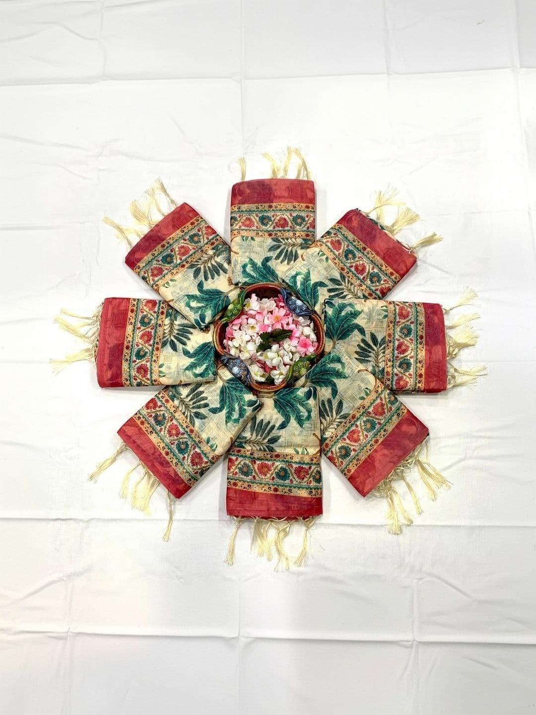 AAVEE Floral Zari Linen Blend Saree thumbnail 4