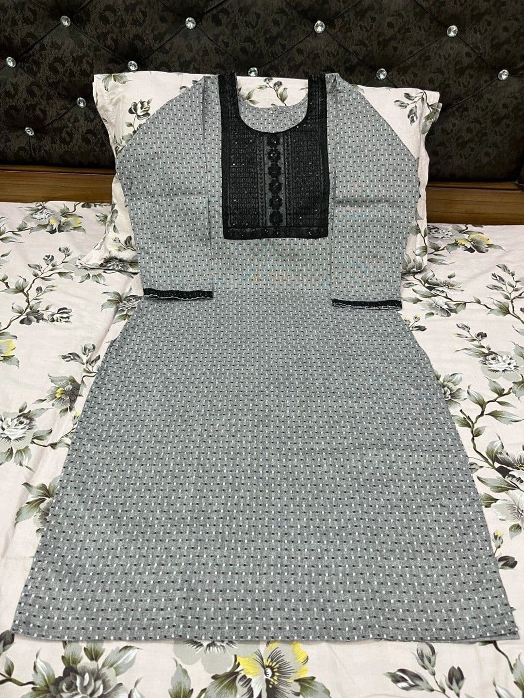 Sypher Boutique Women Polka Dot Printed Thread Work Dobby Handloom Kurta thumbnail 4
