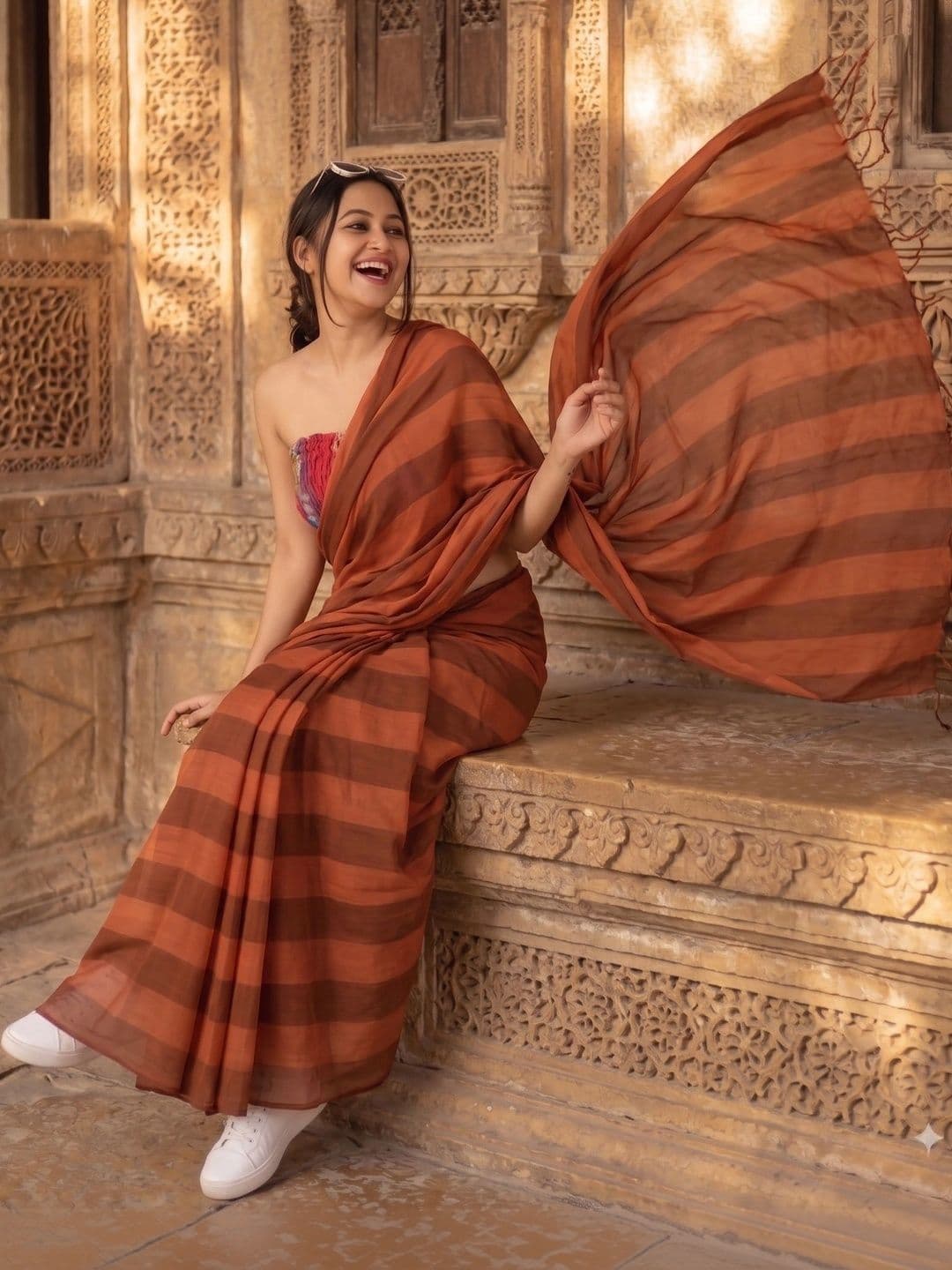 Aaishvyapparels Striped Zari Linen Blend Saree thumbnail 5