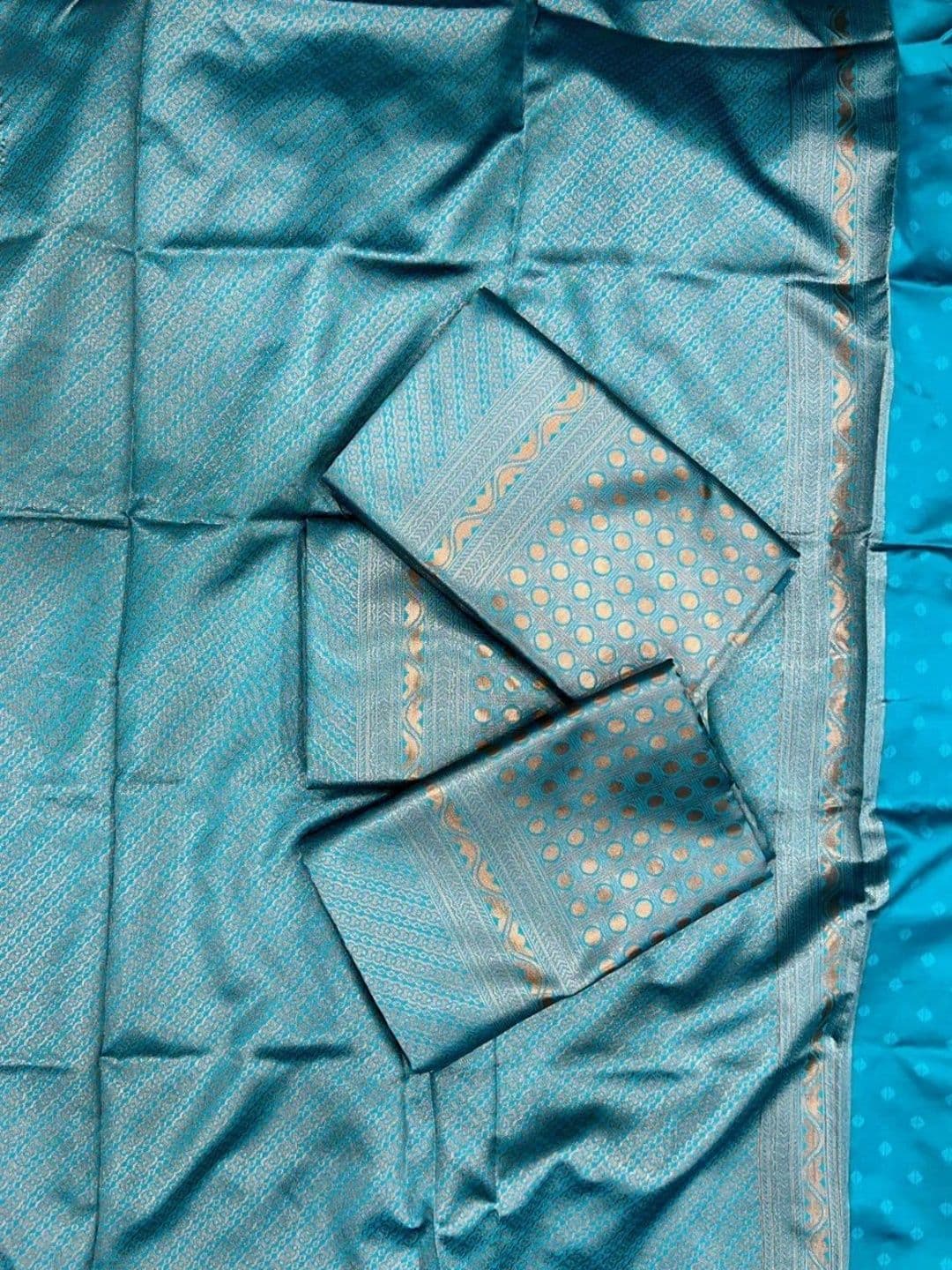 Zankhi Hosiery Woven Design Zari Art Silk Banarasi Saree thumbnail 5