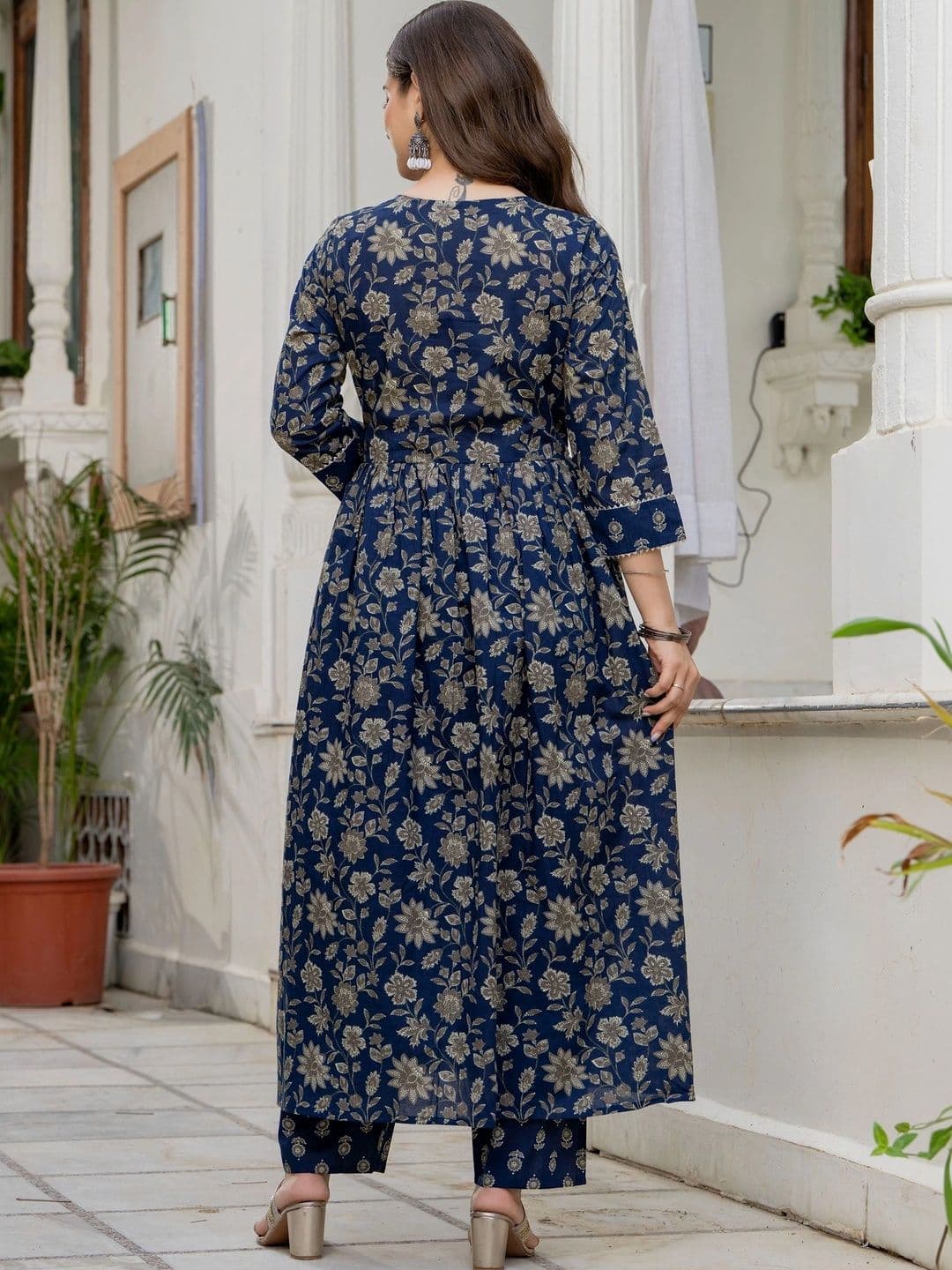 PARTHVI Women Floral Printed Empire Mirror Work Pure Cotton Kurta with Trousers & With Dupatta thumbnail 7