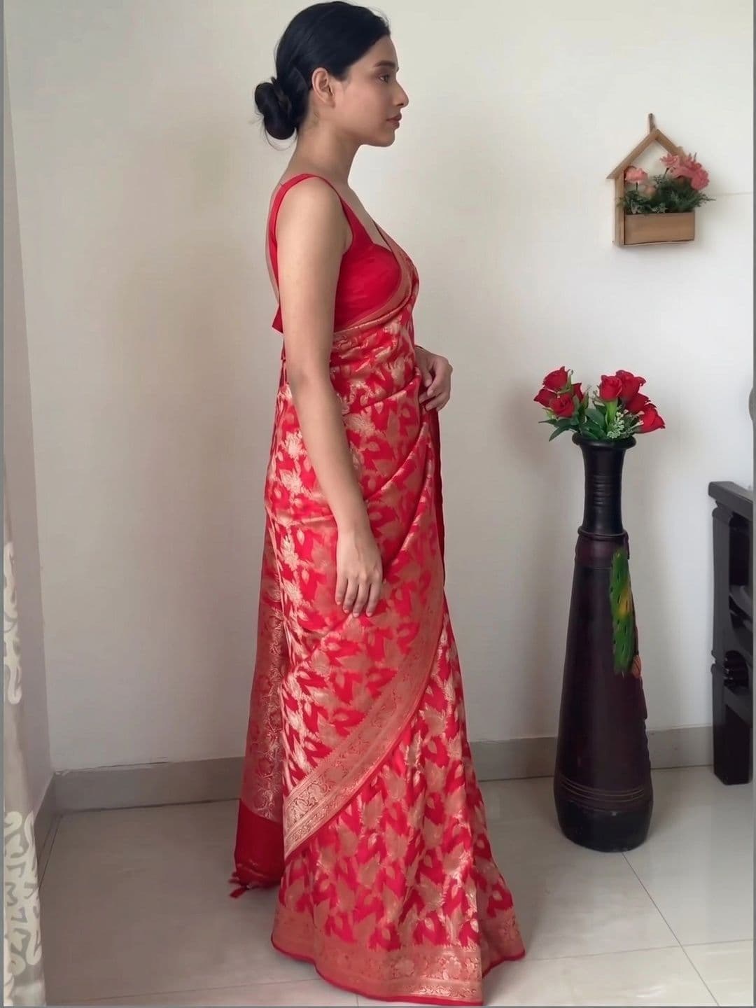 JUICE BEAUTY Woven Design Zari Art Silk Banarasi Saree thumbnail 3
