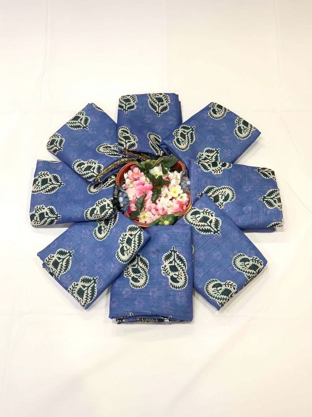 Narayan creations Woven Design Zari Linen Blend Saree thumbnail 2