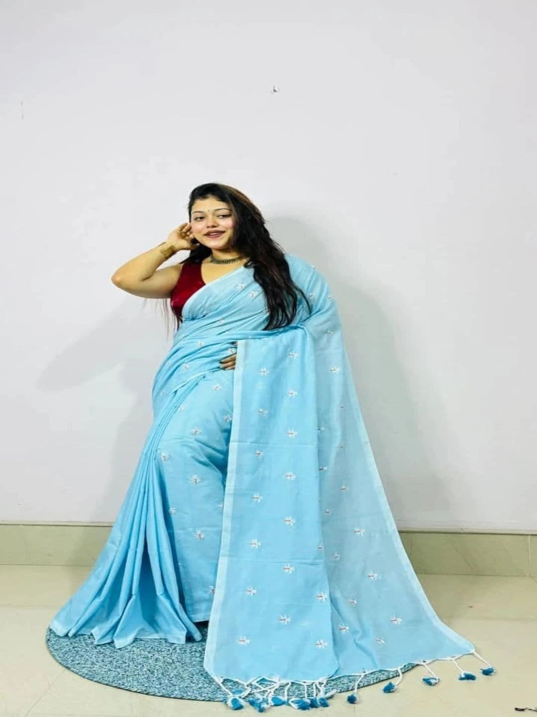 Zayraa Embroidered Pure Cotton Khadi Saree thumbnail 4