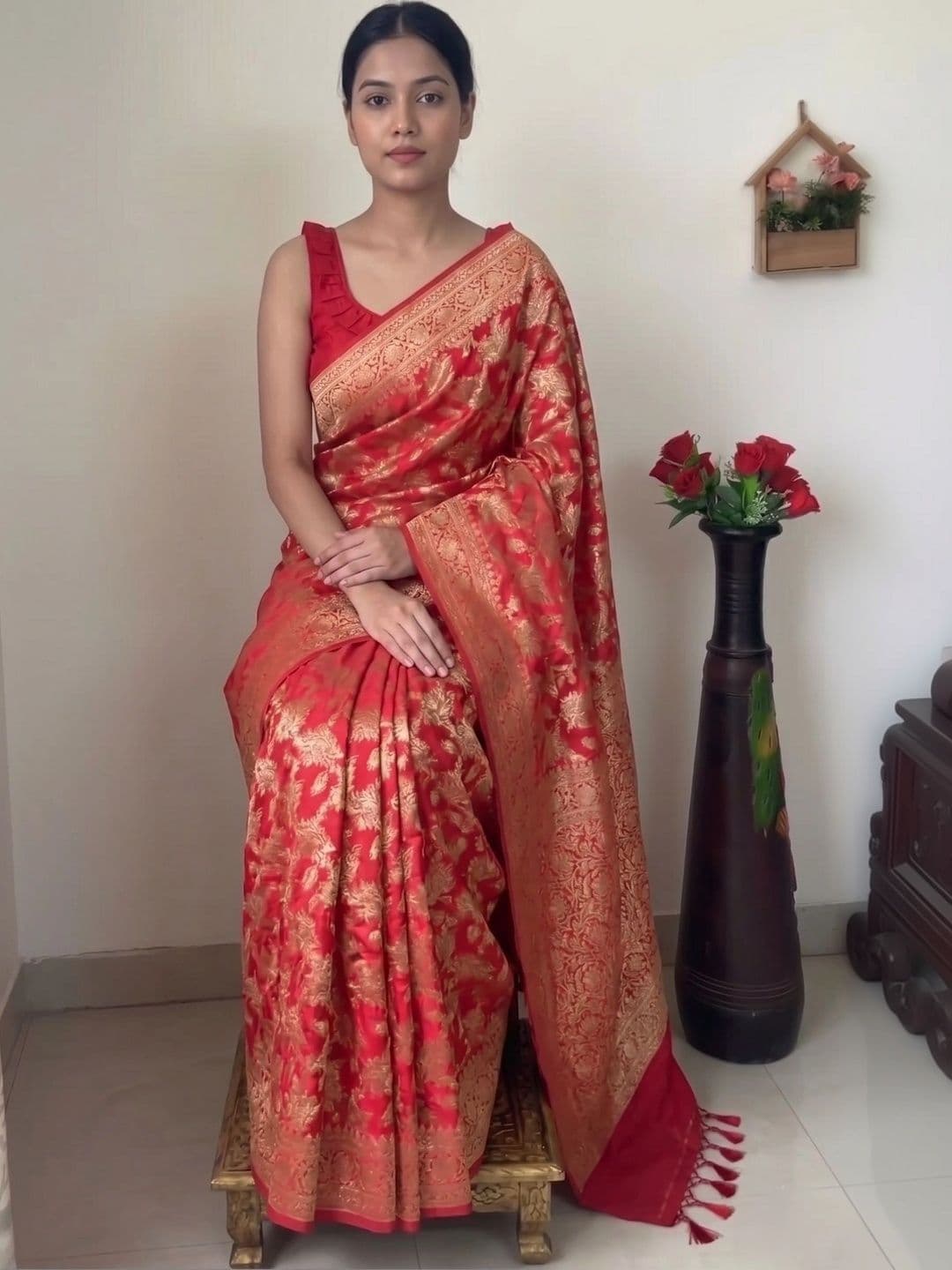JUICE BEAUTY Woven Design Zari Art Silk Banarasi Saree thumbnail 4