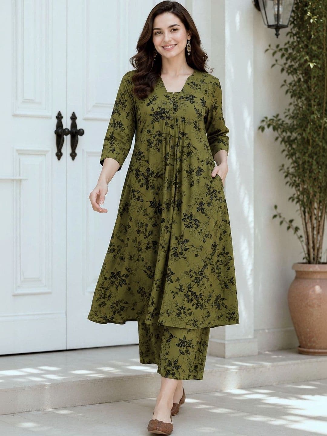 HIVA TRENDZ Women Floral Printed Empire Kurta with Trousers - view 1