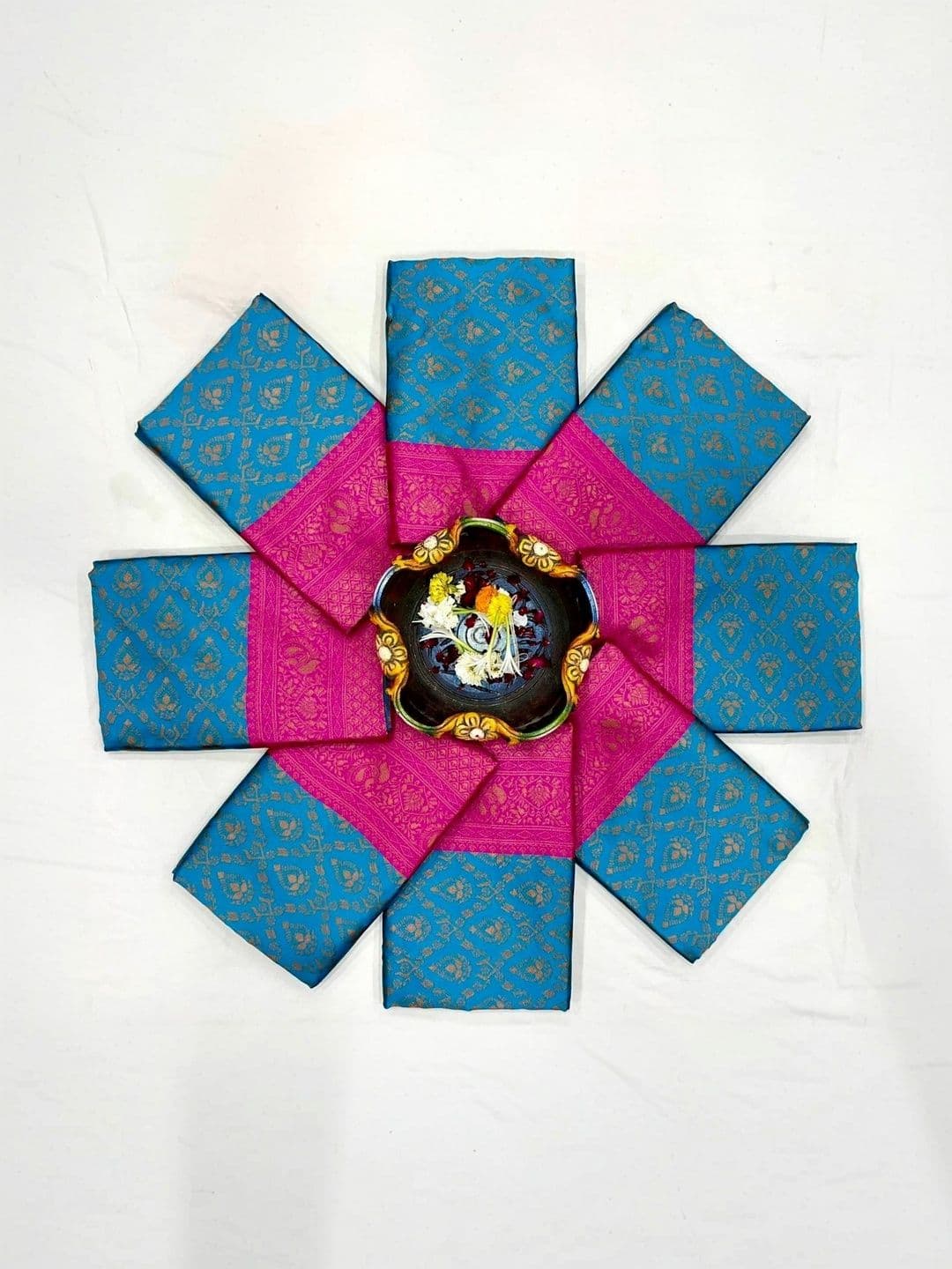 Arozi Woven Design Zari Art Silk Banarasi Saree thumbnail 6