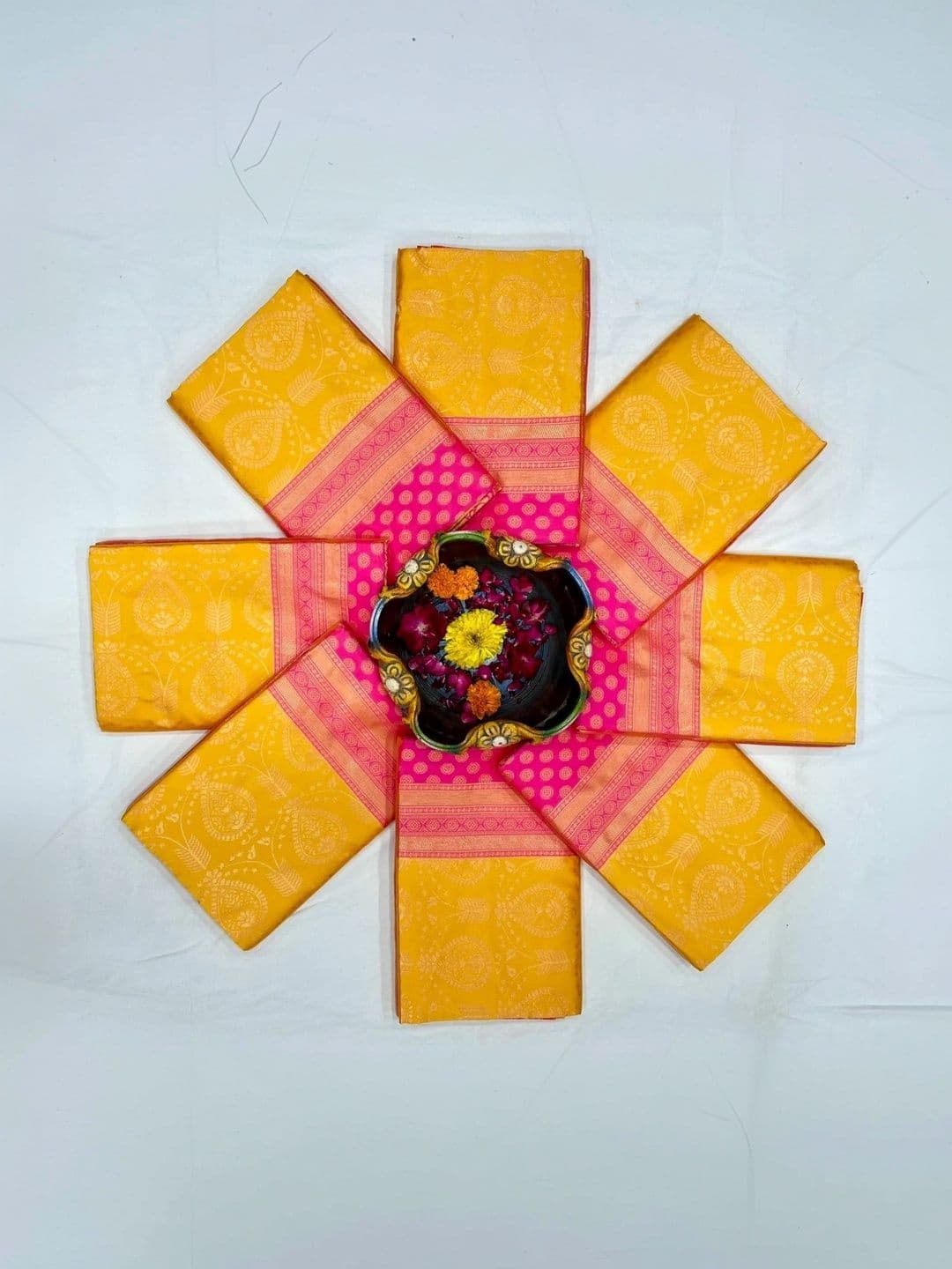 Eecoo Woven Design Zari Art Silk Banarasi Saree thumbnail 7