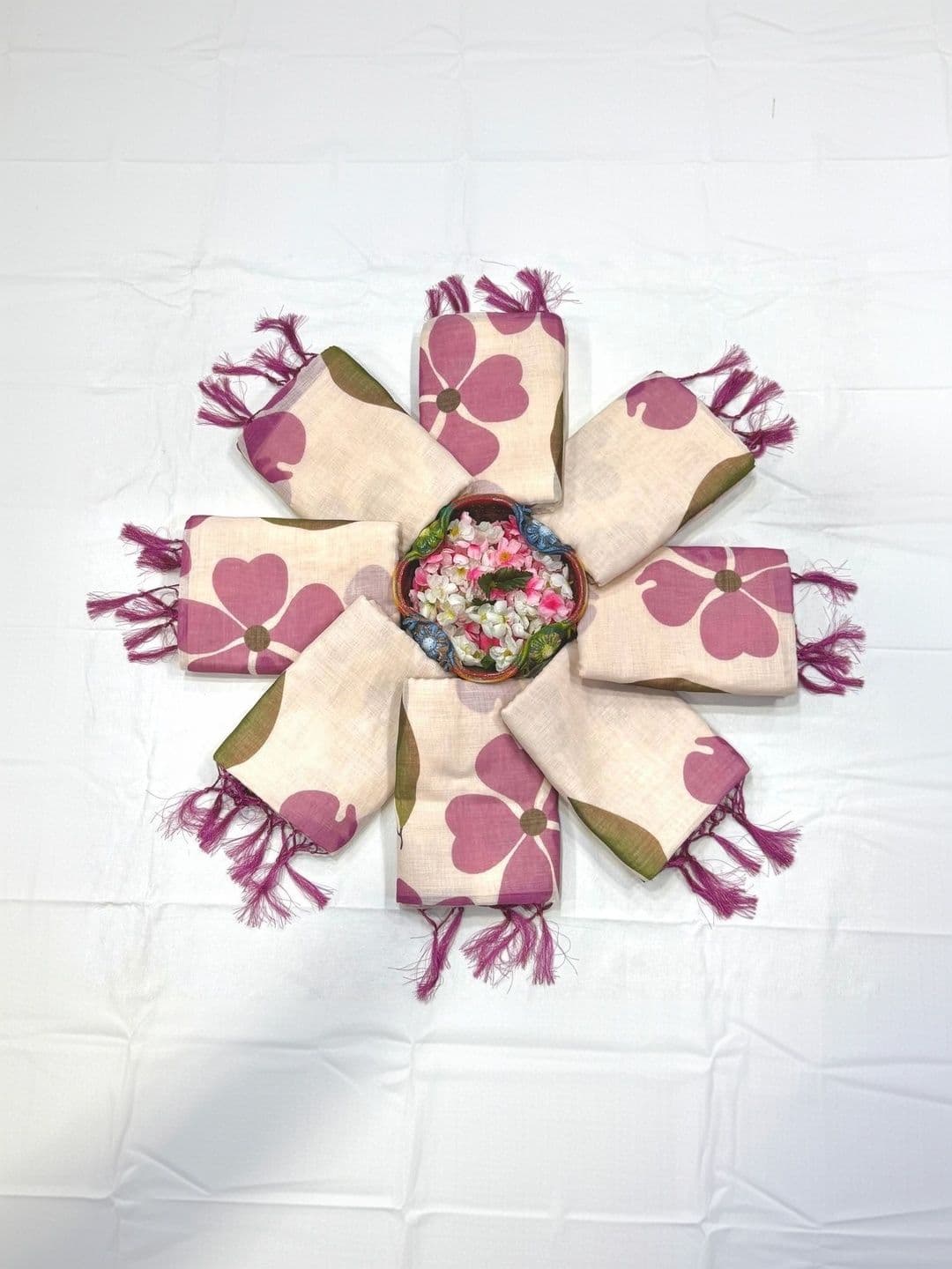 AAVEE Floral Zari Linen Blend Saree thumbnail 5