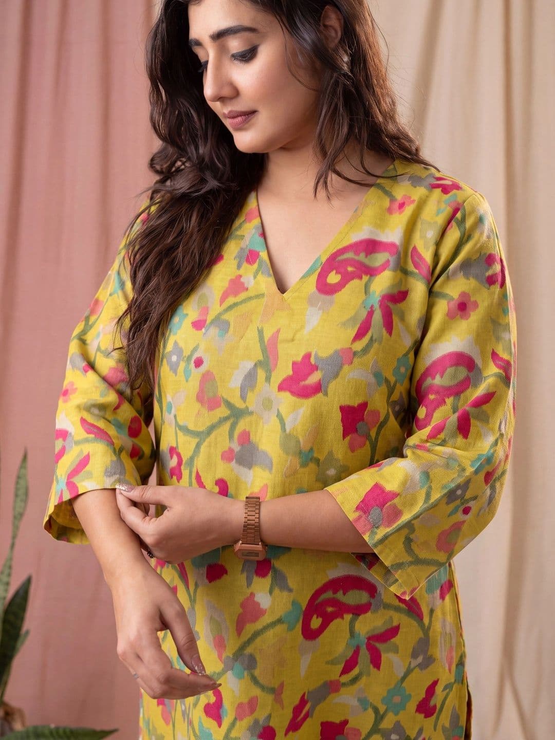 Amthi Women Floral Printed Indie Florals Kurta thumbnail 4