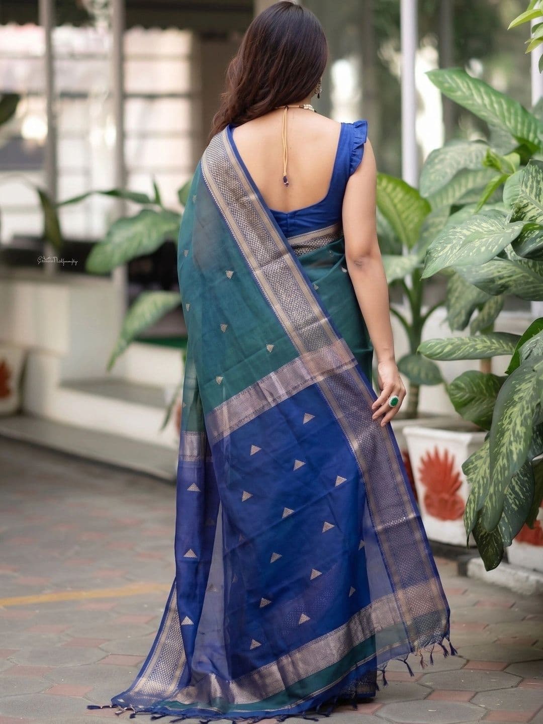 Narayan creations Woven Design Zari Art Silk Banarasi Saree thumbnail 6