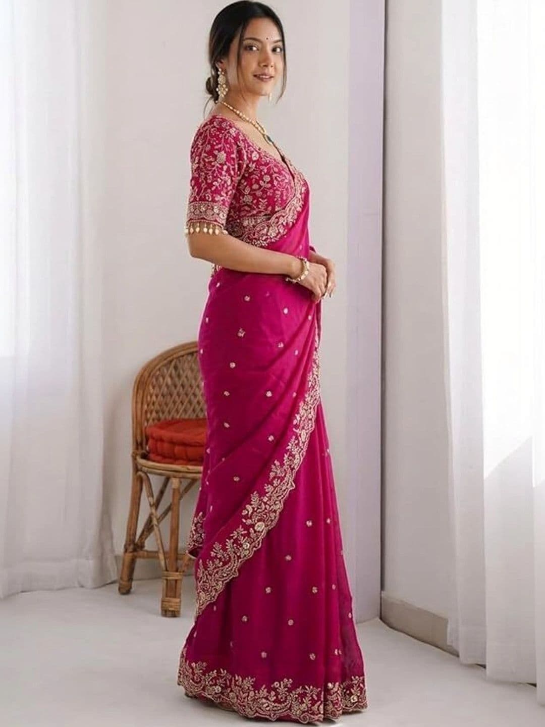 M DINESH & CO Embellished Embroidered Silk Blend Bandhani Saree thumbnail 4