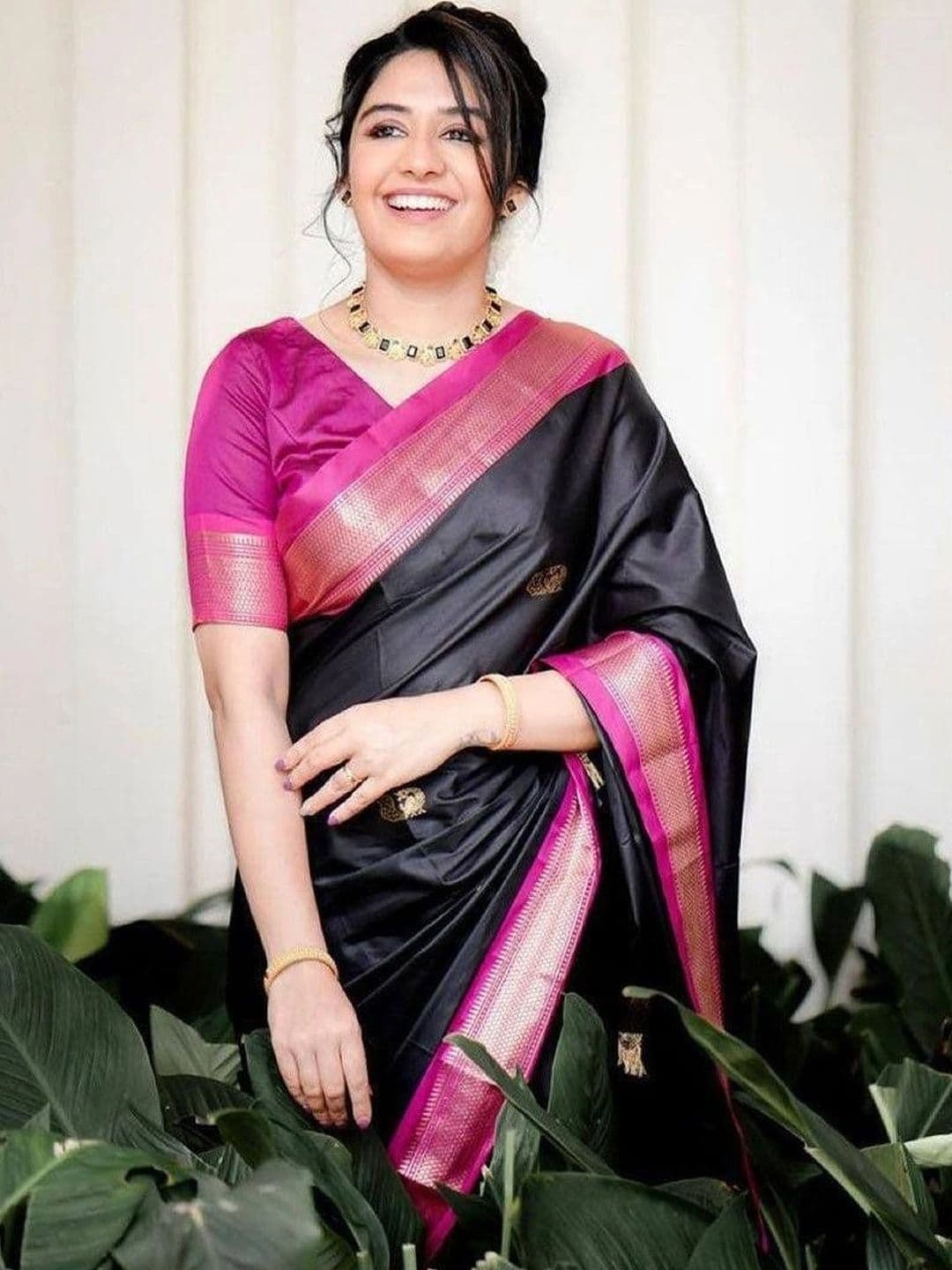 Dinesh Ethnic Traditional Wear Woven Design Zari Art Silk Banarasi Saree thumbnail 7