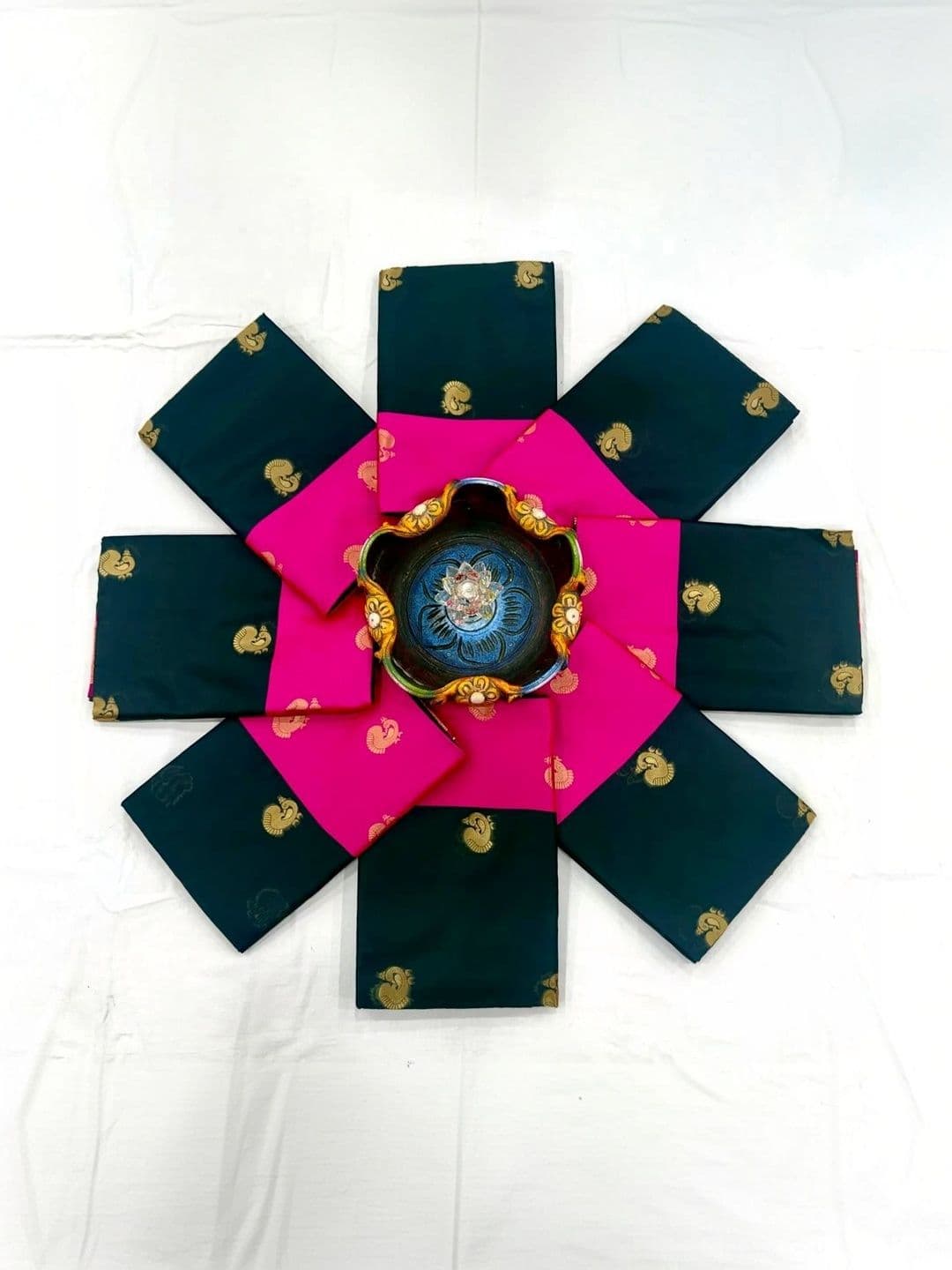 FASHIONIZO Woven Design Zari Art Silk Banarasi Saree thumbnail 2