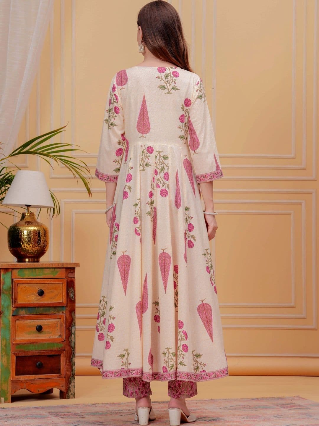 Sangria Women Floral Printed Empire Pure Cotton Kurta with Trousers & With Dupatta thumbnail 2