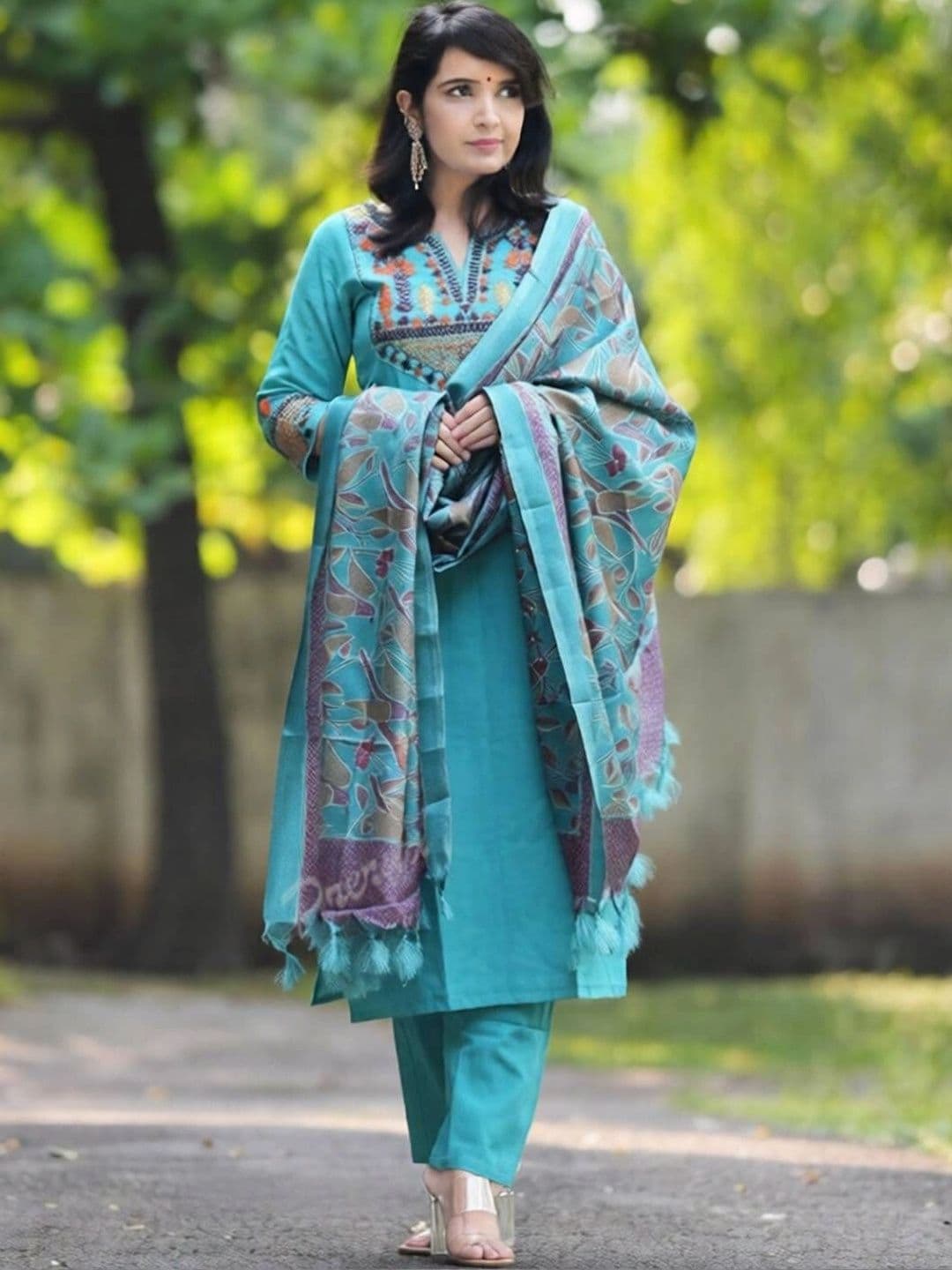 Piludi Women Ethnic Motifs Embroidered Regular Thread Work Kurta with Trousers & With Dupatta - view 1