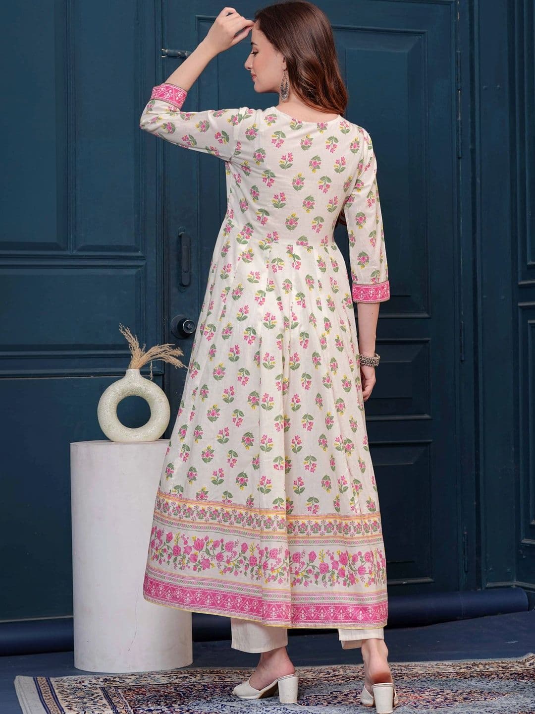 Sangria Women Floral Printed Empire Pure Cotton Kurta with Trousers & With Dupatta thumbnail 2
