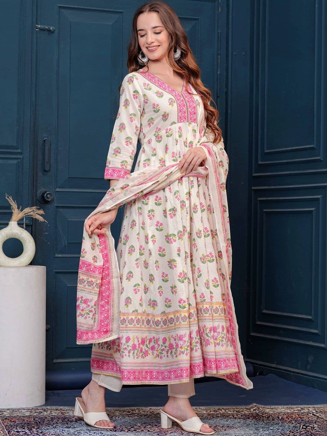 Sangria Women Floral Printed Empire Pure Cotton Kurta with Trousers & With Dupatta thumbnail 7