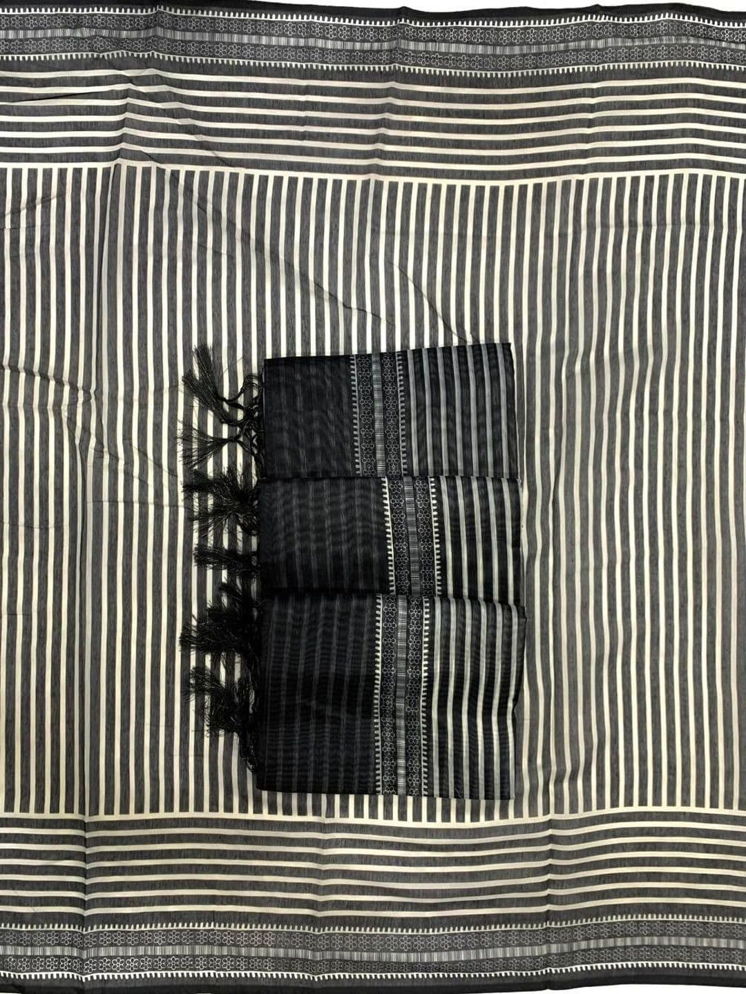 AdoreeStitch Striped Zari Linen Blend Saree thumbnail 7