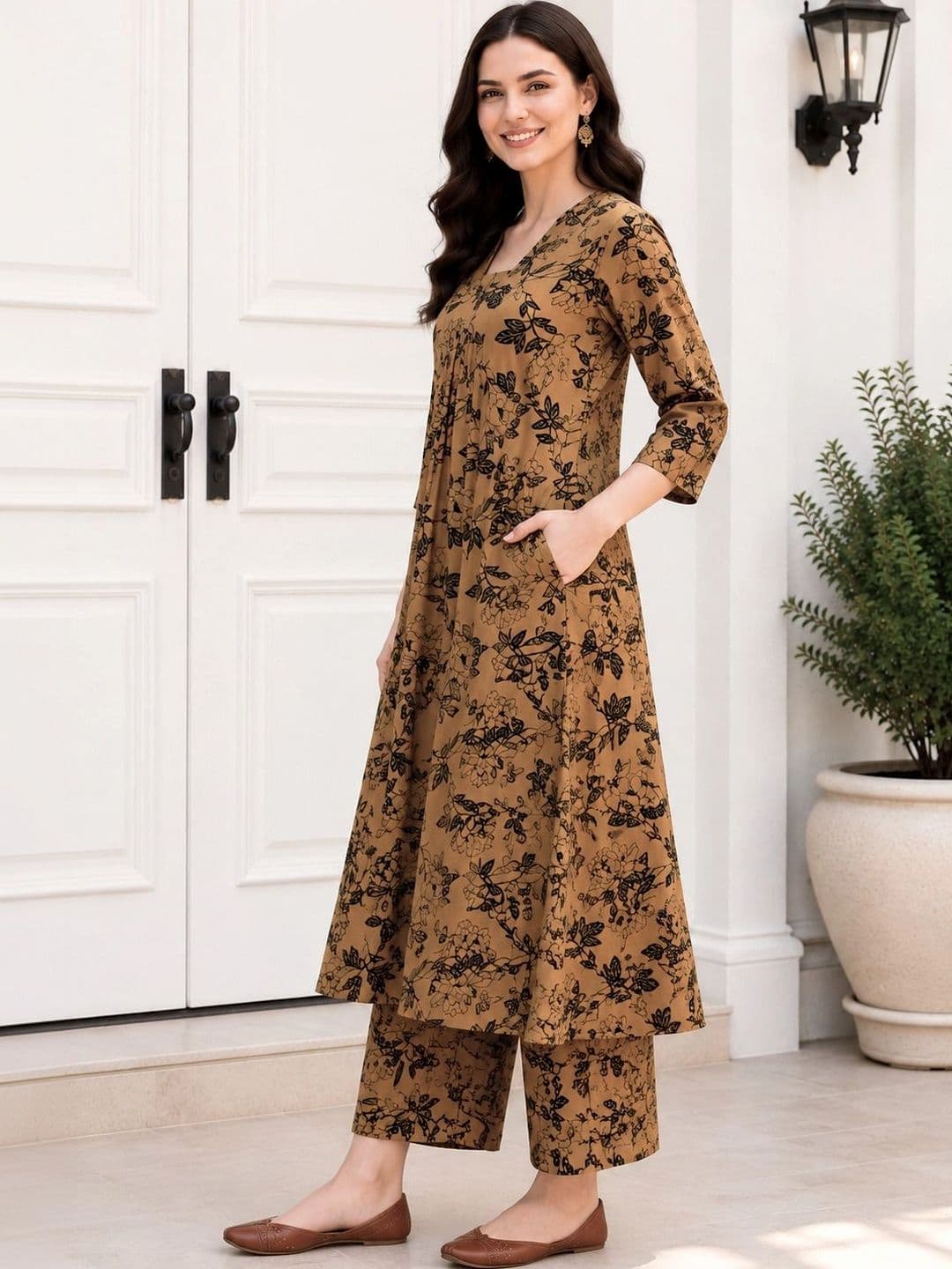 HIVA TRENDZ Women Floral Printed Regular Kurta with Trousers thumbnail 2