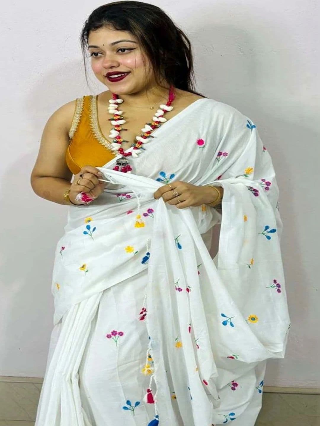 Zayraa Floral Embroidered Pure Cotton Khadi Saree thumbnail 4