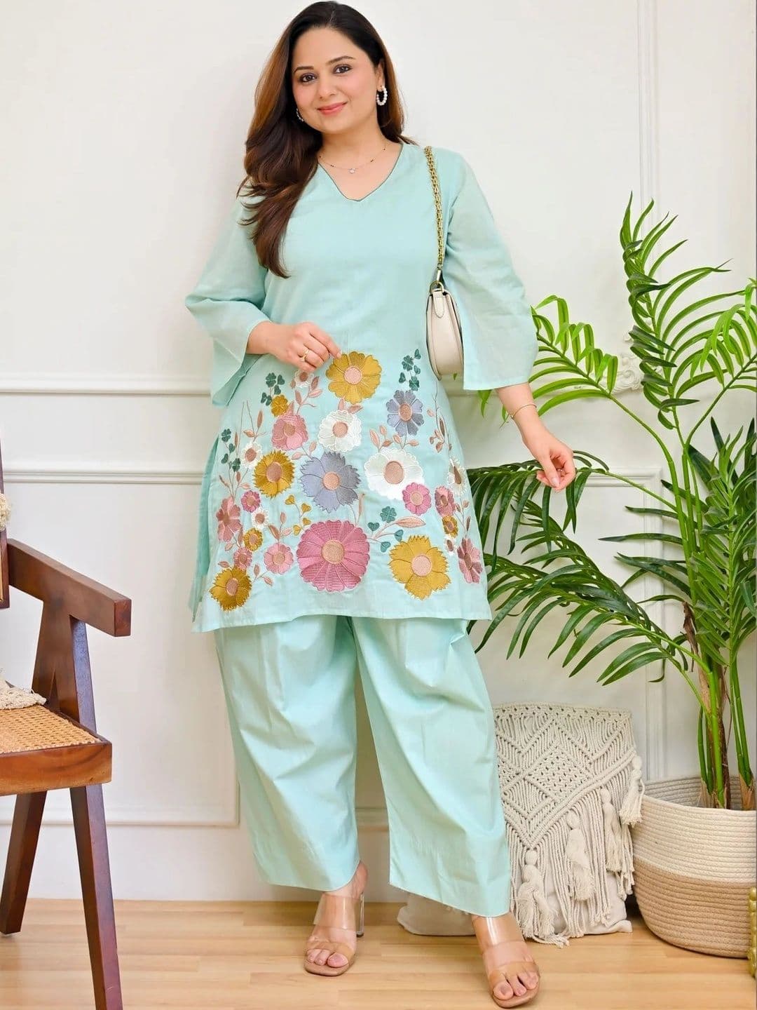 Sangria Women Floral Embroidered Regular Thread Work Pure Cotton Kurta with Patiala thumbnail 2