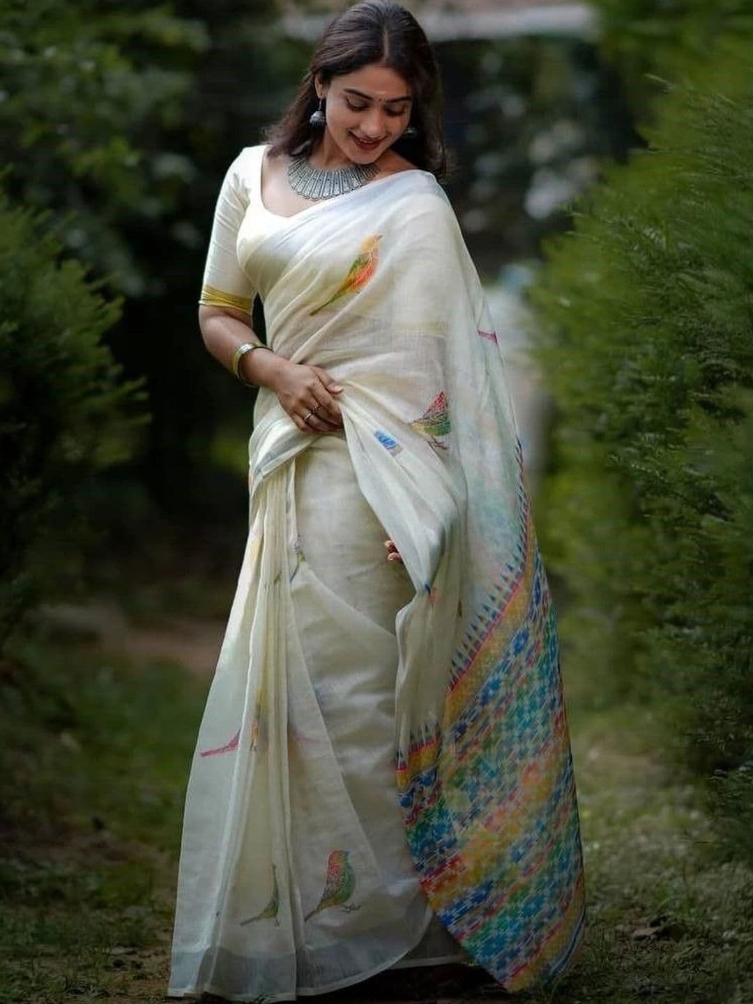 AwadhiCraft Women Woven Design Zari Linen Blend Saree thumbnail 7