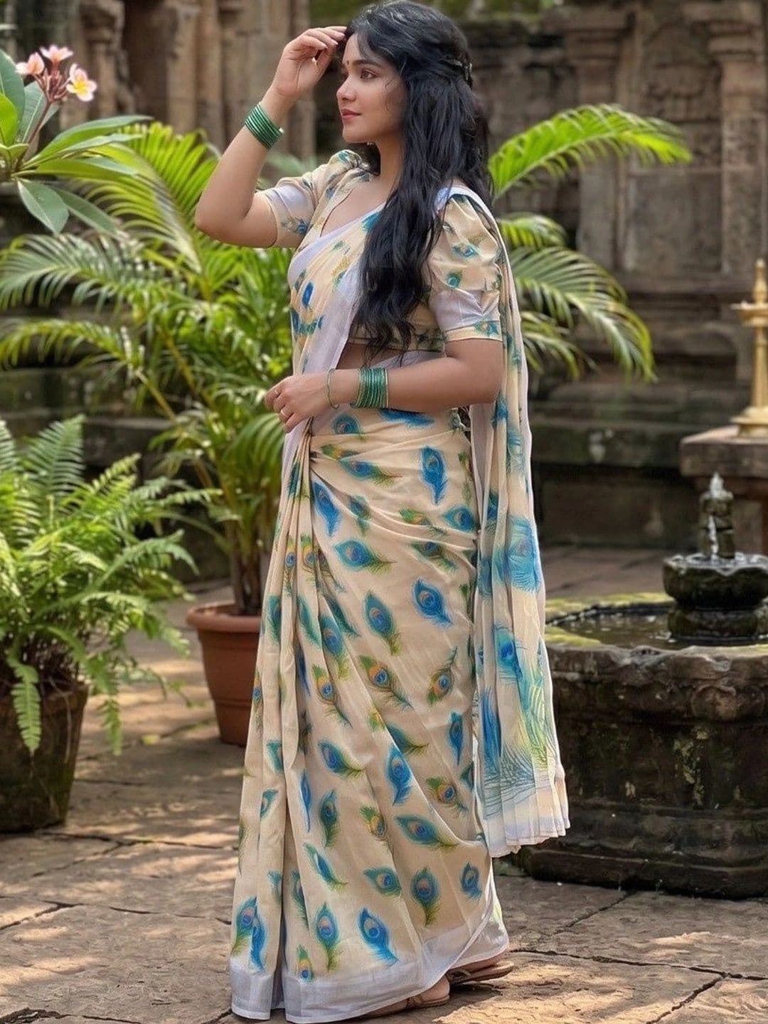 GMK Fashions Woven Design Zari Linen Blend Saree thumbnail 3