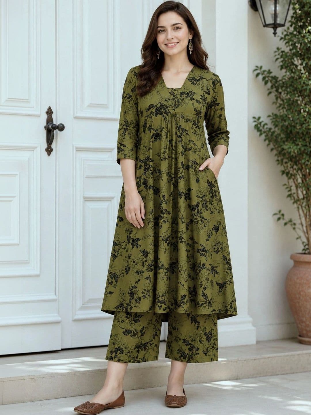 HIVA TRENDZ Women Floral Printed Empire Kurta with Trousers thumbnail 4