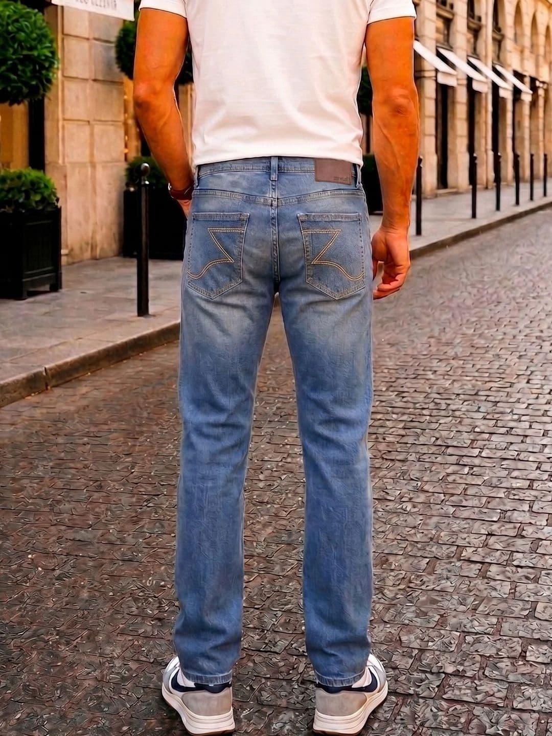 zayla Men Jean Regular Fit Mid-Rise Light Fade Stretchable Jeans thumbnail 2