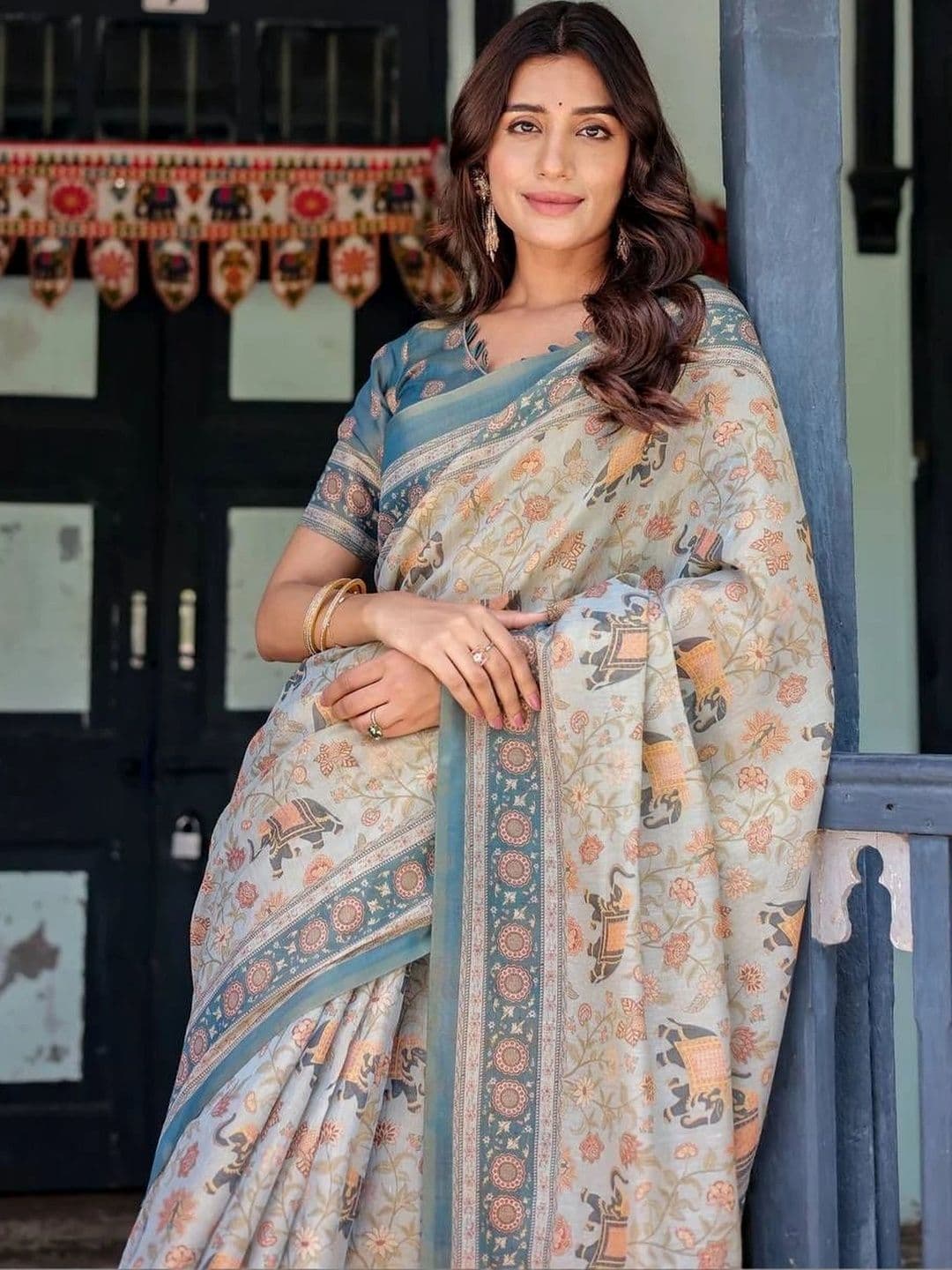 AmiFashion Woven Design Zari Linen Blend Saree thumbnail 2