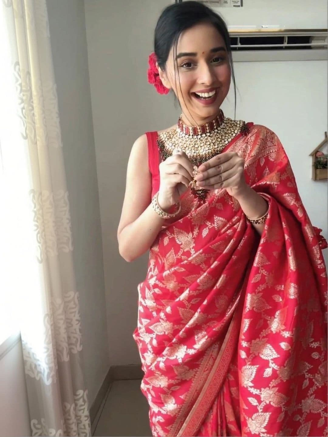 JUICE BEAUTY Woven Design Zari Art Silk Banarasi Saree thumbnail 2