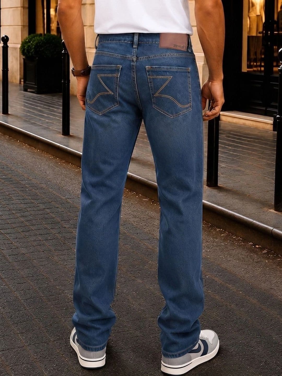 zayla Men Jean Regular Fit Mid-Rise Light Fade Stretchable Jeans thumbnail 3