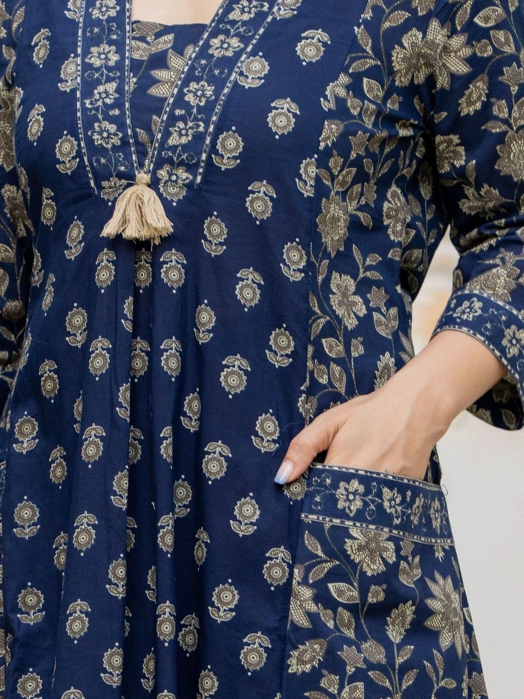 PARTHVI Women Floral Printed Regular Pure Cotton Kurta with Trousers & With Dupatta thumbnail 4