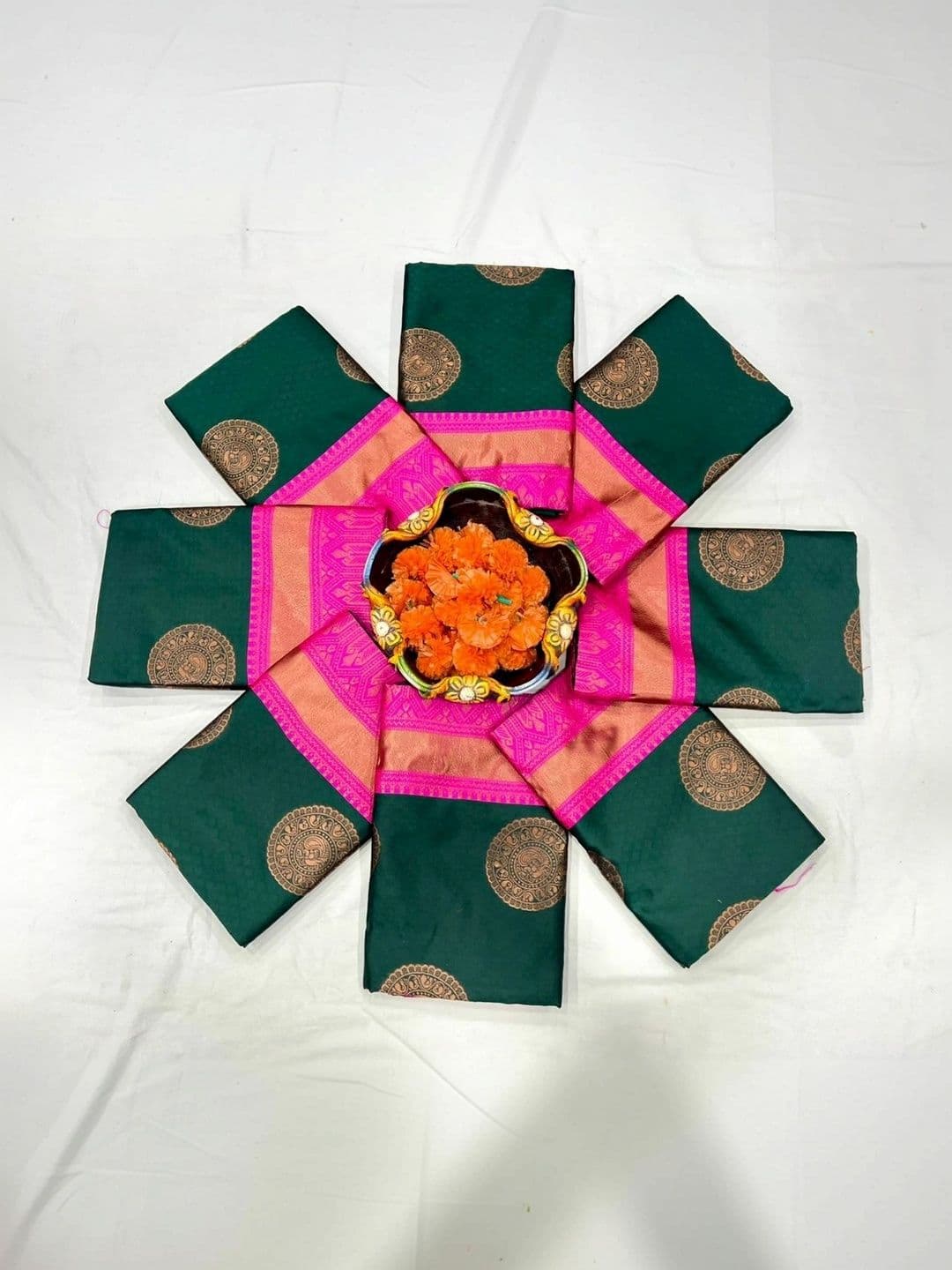 7Eleven Fashion Woven Design Zari Art Silk Banarasi Saree thumbnail 2