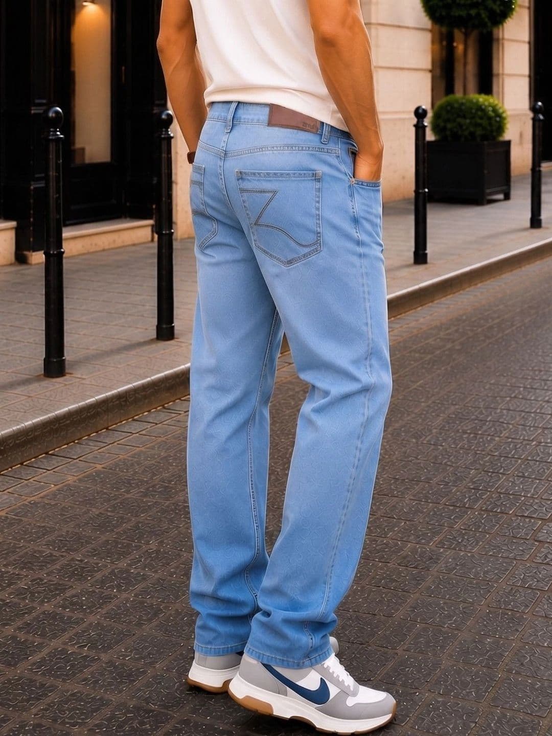 zayla Men Jean Regular Fit Mid-Rise Light Fade Stretchable Jeans thumbnail 3
