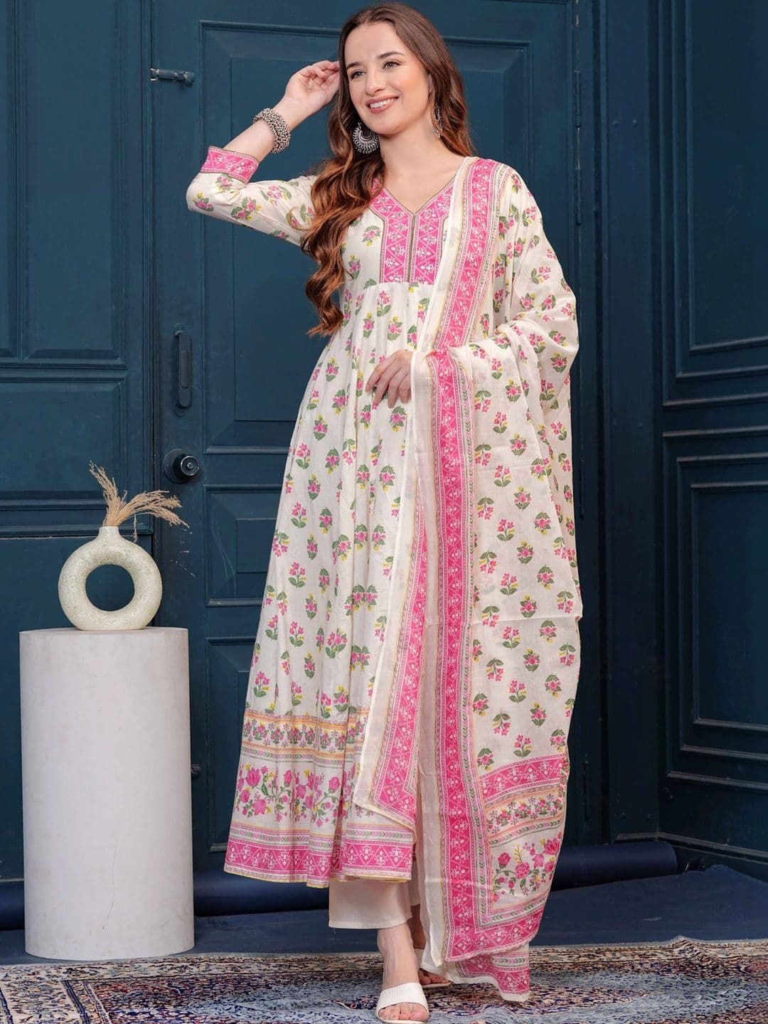 Sangria Women Floral Printed Empire Pure Cotton Kurta with Trousers & With Dupatta thumbnail 5