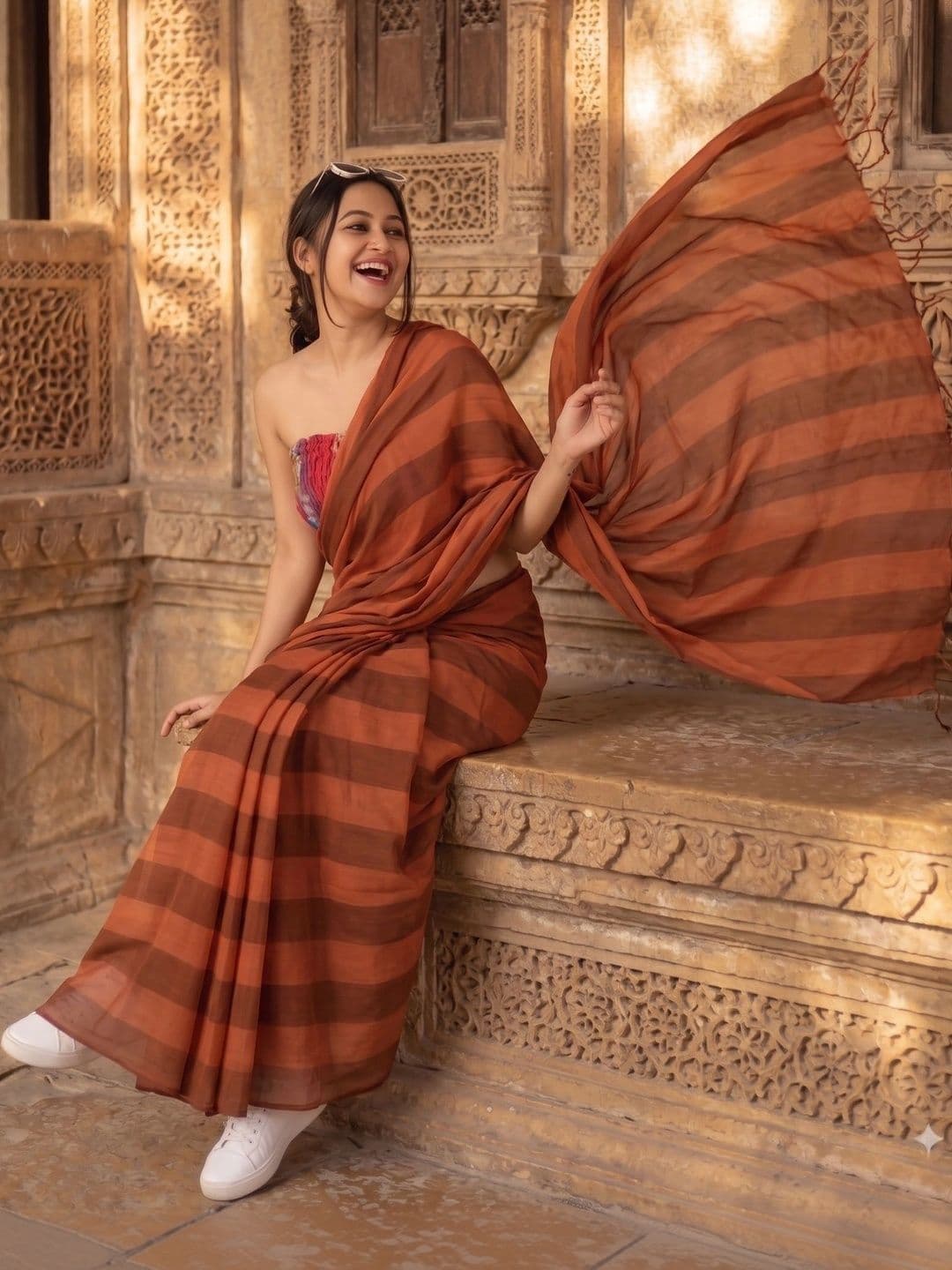 YASHASVI FASHION Woven Design Zari Linen Blend Saree thumbnail 5