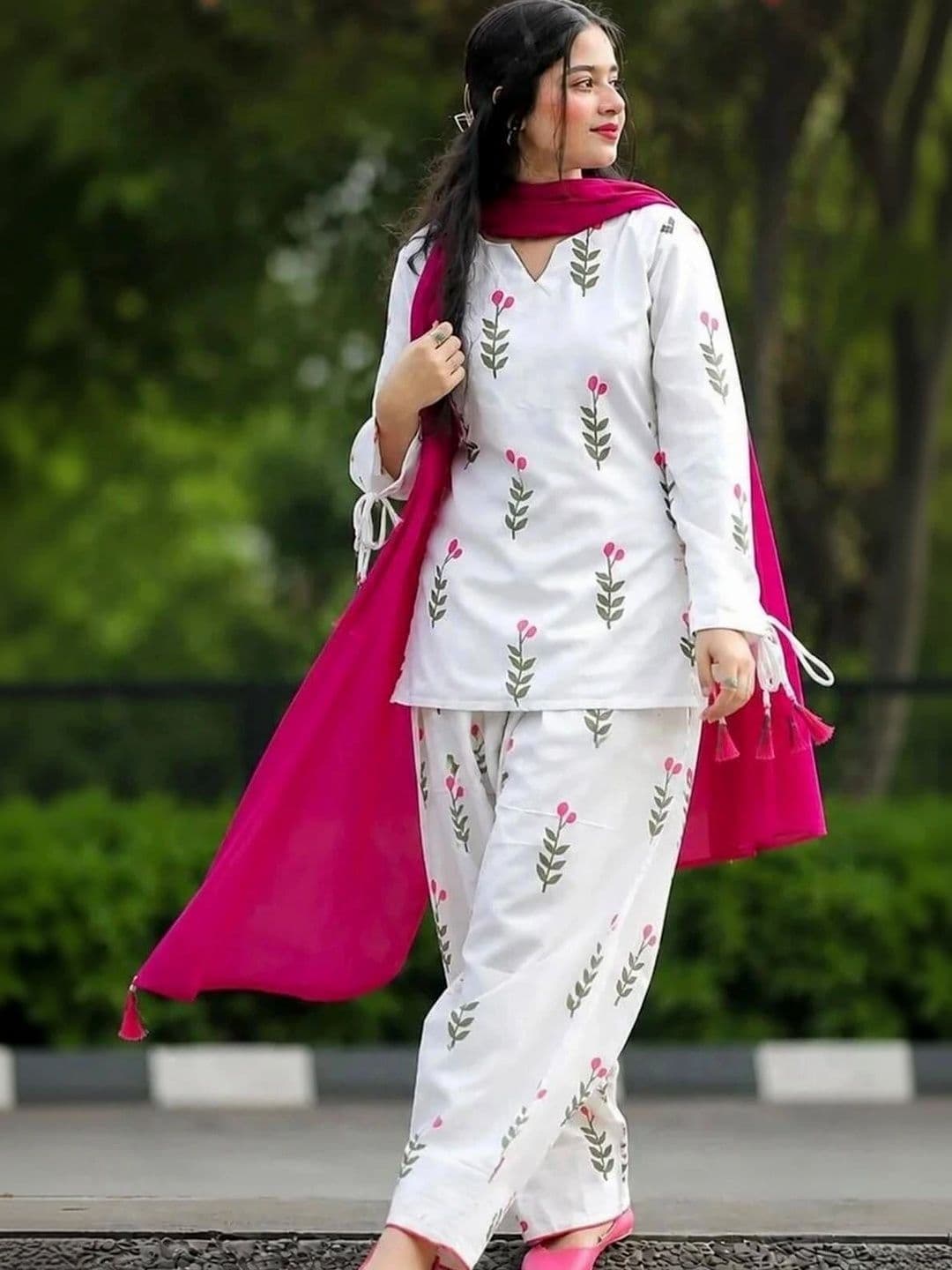 fabkurti Women Floral Printed Regular Kurta with Patiala & With Dupatta thumbnail 3