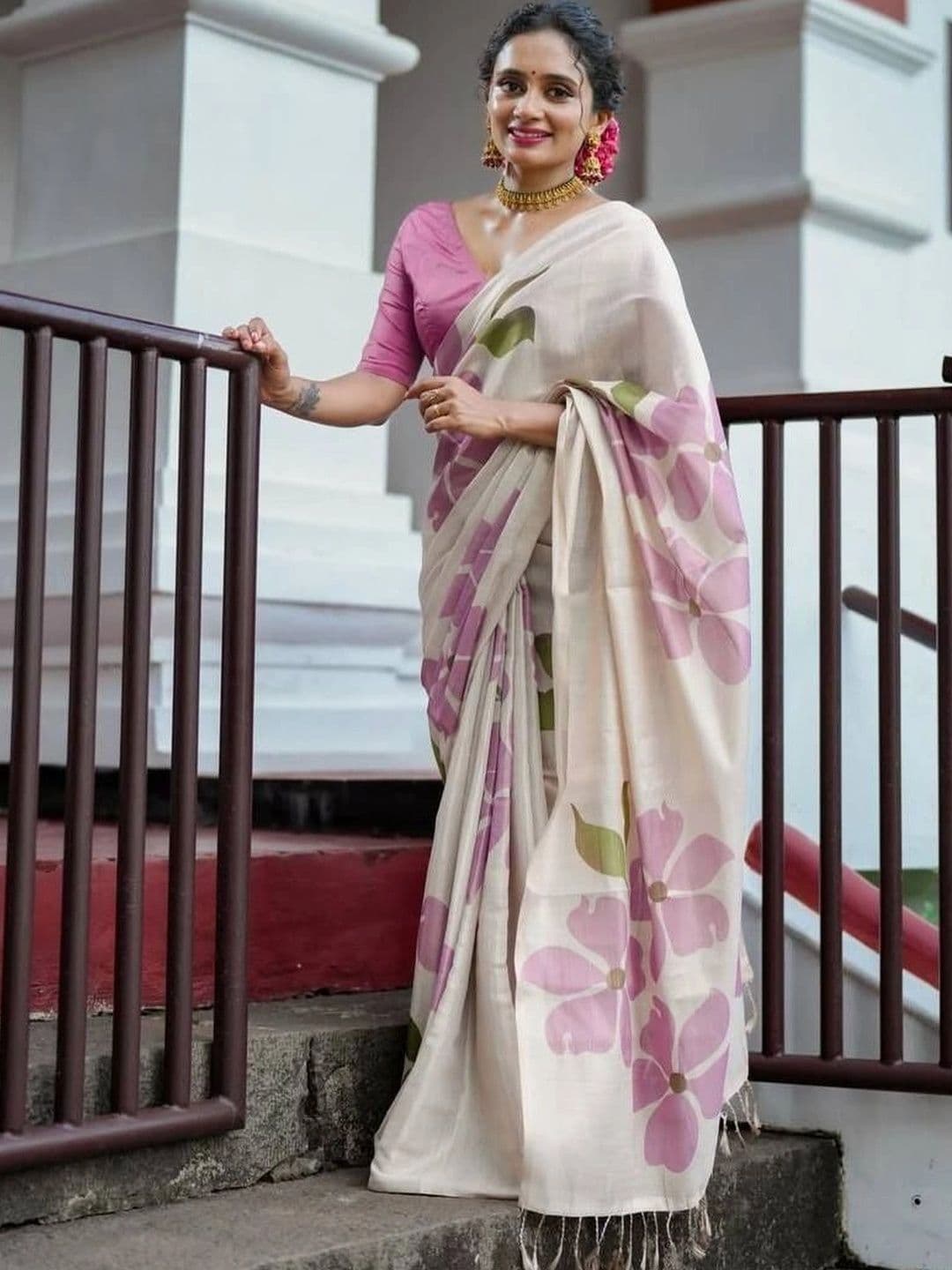 AmiFashion Floral Zari Linen Blend Saree - view 1