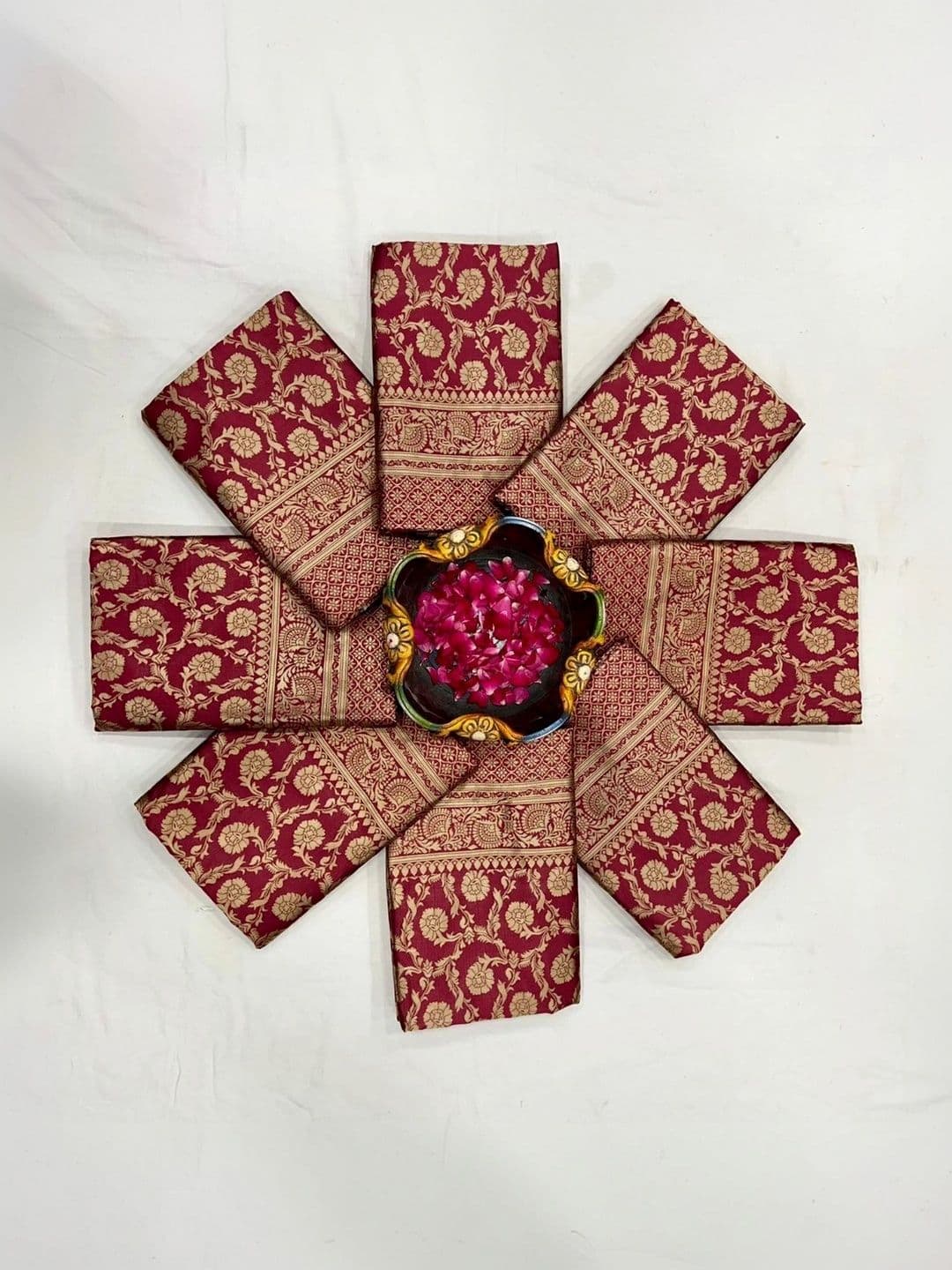 AAVEE Woven Design Zari Art Silk Banarasi Saree thumbnail 2