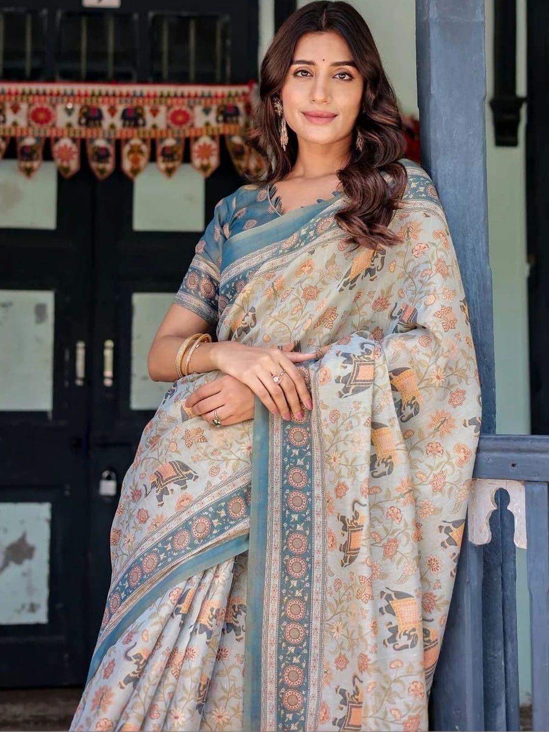 Aaishvyapparels Woven Design Zari Linen Blend Saree thumbnail 2