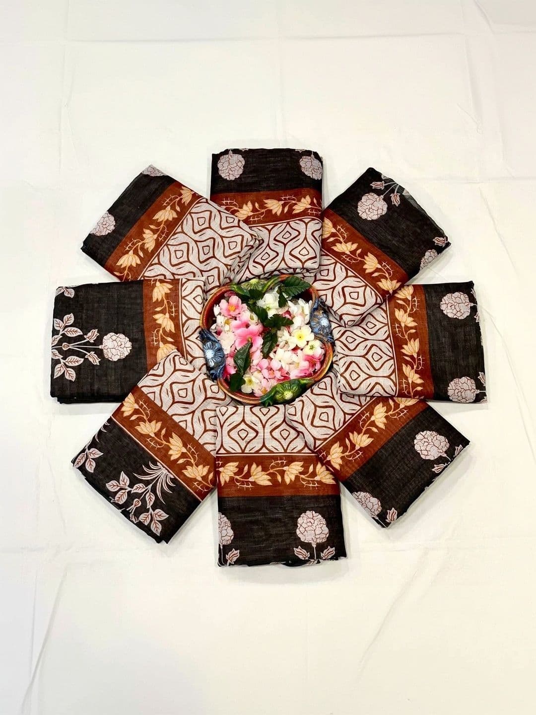Zankhi Hosiery Floral Zari Linen Blend Saree thumbnail 3
