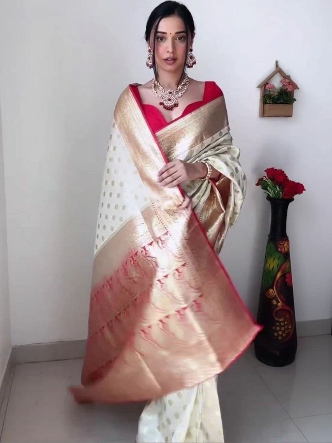 GMK Fashions Woven Design Zari Art Silk Banarasi Saree thumbnail 3