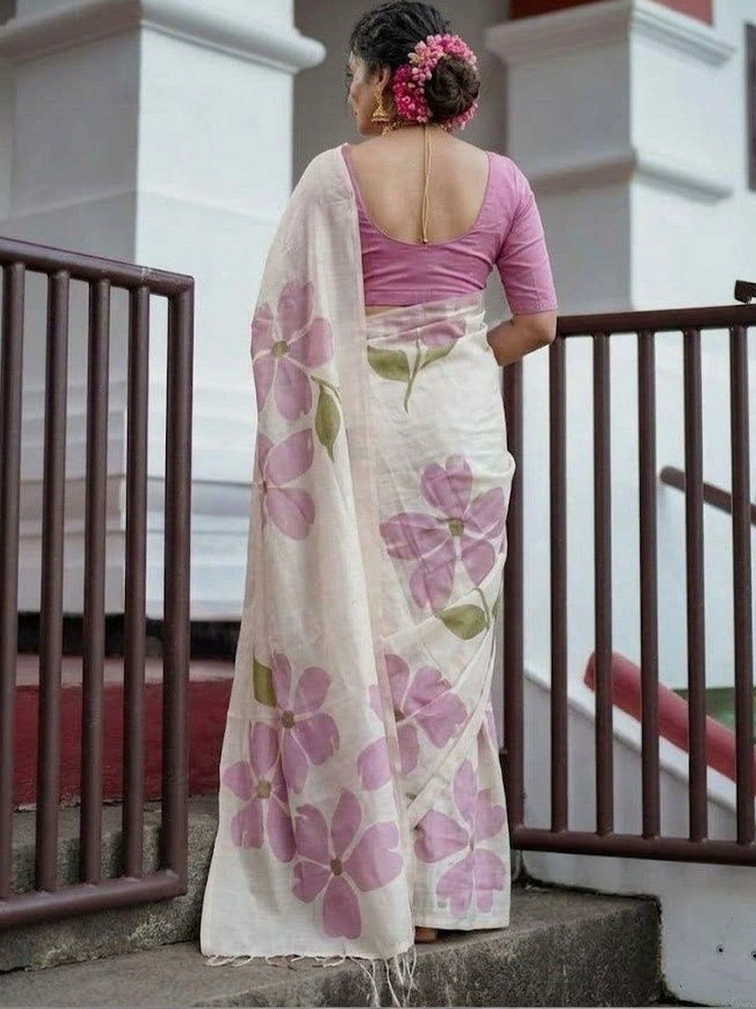 7Eleven Fashion Floral Zari Linen Blend Saree thumbnail 6