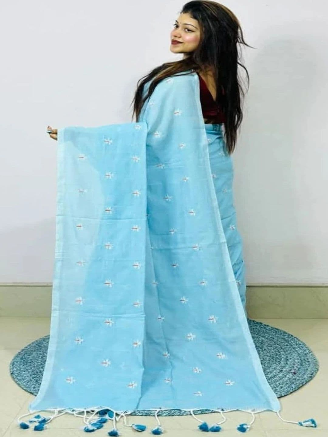 Zayraa Embroidered Pure Cotton Khadi Saree thumbnail 3