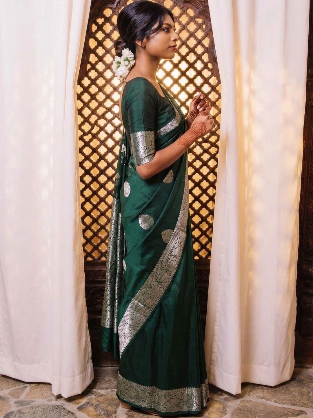 ADR CHIKANKARI Woven Design Zari Art Silk Banarasi Saree thumbnail 6