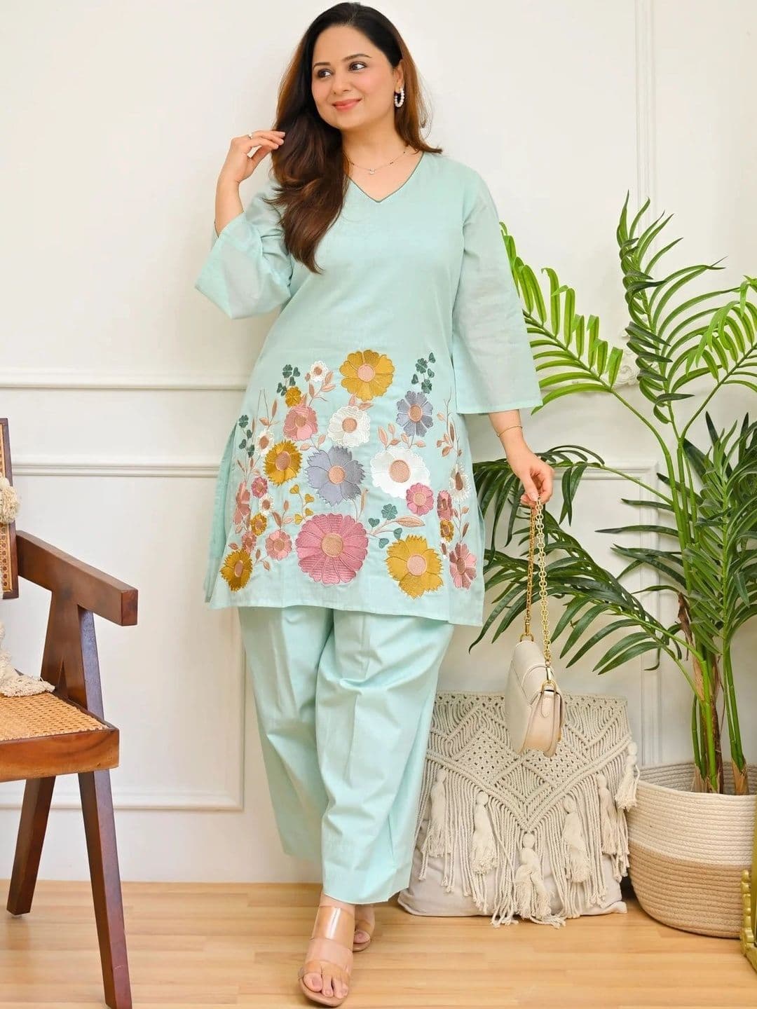 Sangria Women Floral Embroidered Regular Thread Work Pure Cotton Kurta with Patiala thumbnail 3