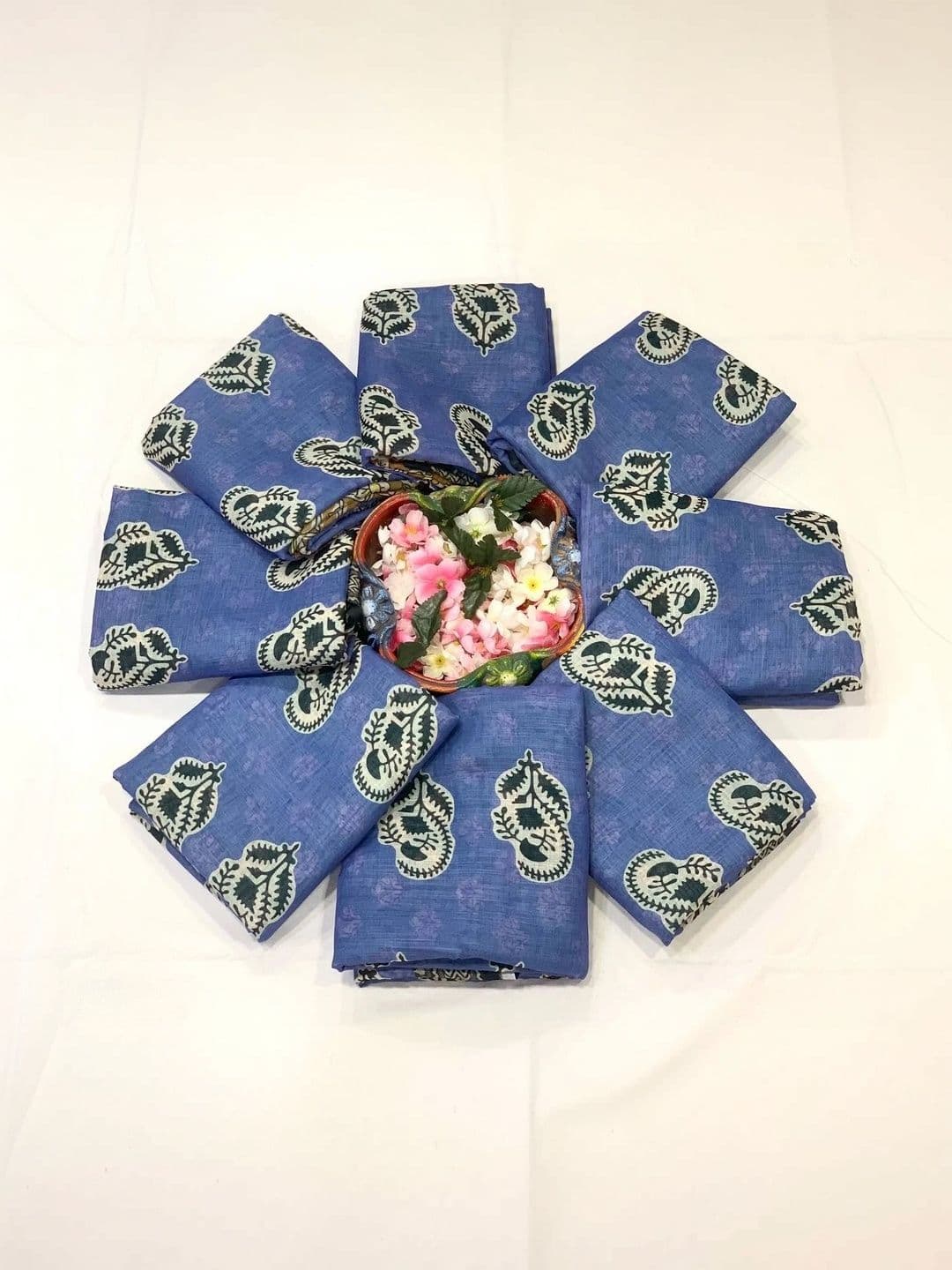 Vmdesigns Women Woven Design Zari Linen Blend Saree thumbnail 2