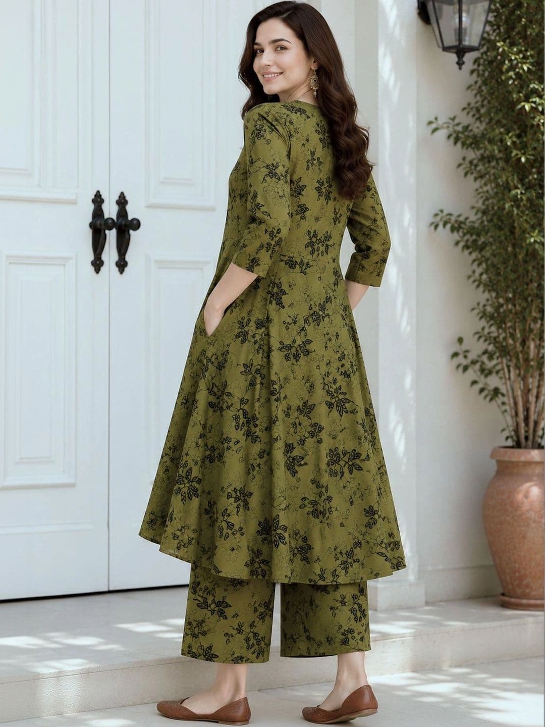 HIVA TRENDZ Women Floral Printed Empire Kurta with Trousers thumbnail 2